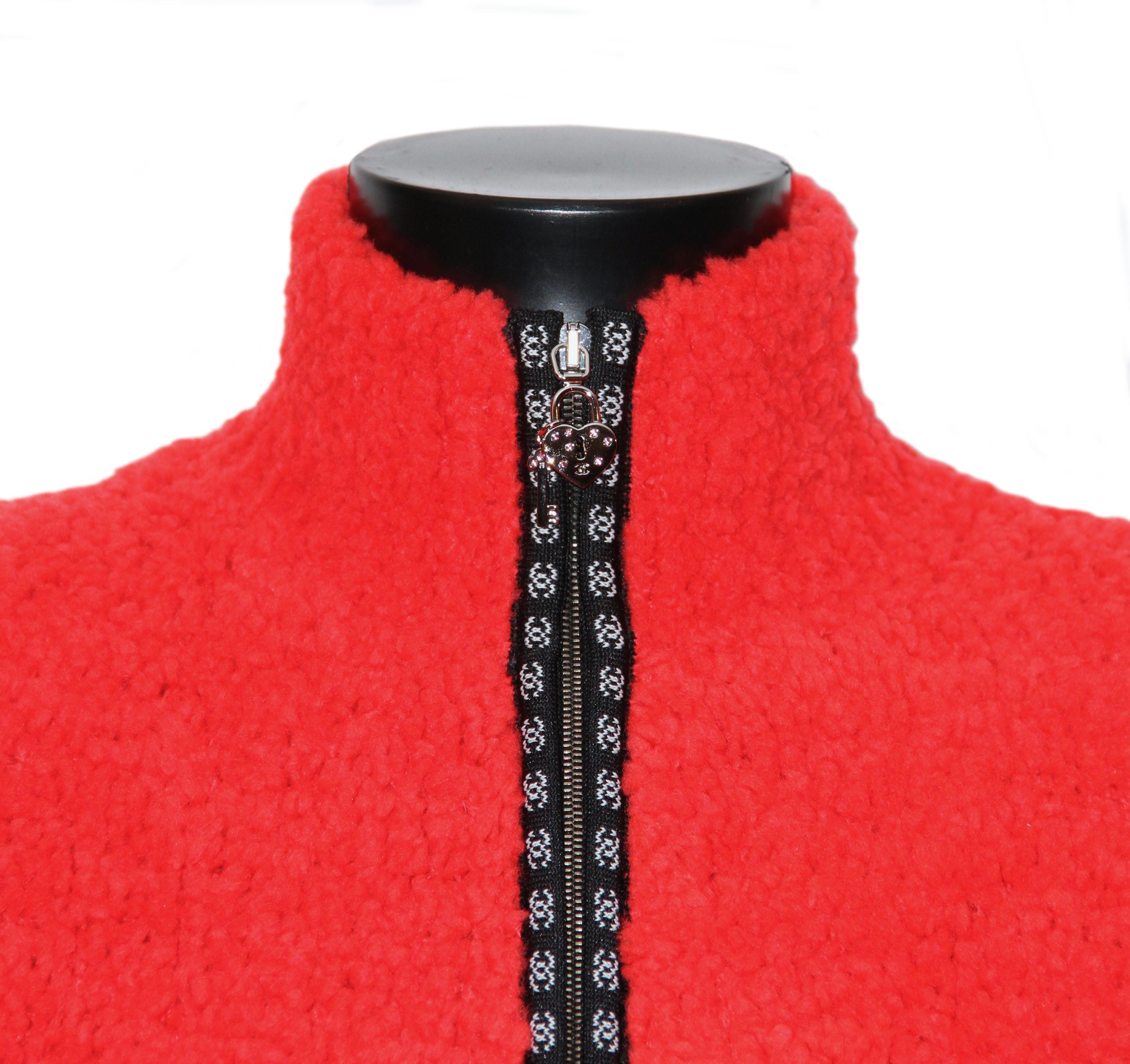 Women's or Men's Chanel Fall Winter 2019 / 2020 Collection CC Red Teddy Knit Vest