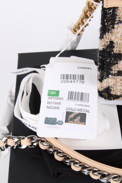 Chanel Fall/Winter 2019/2020 tweed black brown houndstooth mini flap