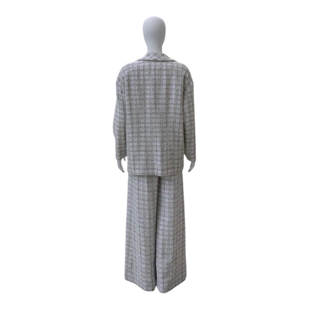 CHANEL Fall/Winter 2020 Lurex Tweed Trousers - White & Black In Good Condition For Sale In Dallas, TX