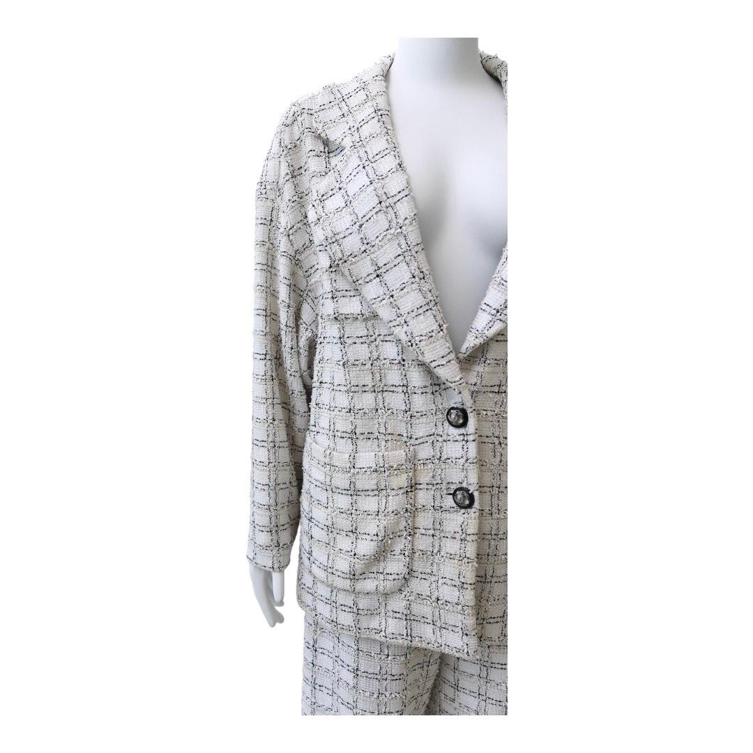 CHANEL Fall/Winter 2020B Oversized Lurex Tweed Jacket – White & Black In Good Condition For Sale In Dallas, TX