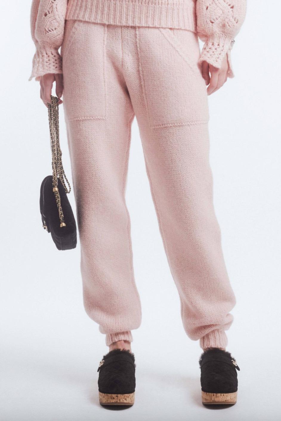 The Fall/Winter 2021-22 Pre-collection by Chanel brings a delightful addition to your wardrobe with the cute and cozy pink knit sweatpants. Expertly crafted from a luxurious blend of wool and alpaca, these sweatpants provide unparalleled comfort and
