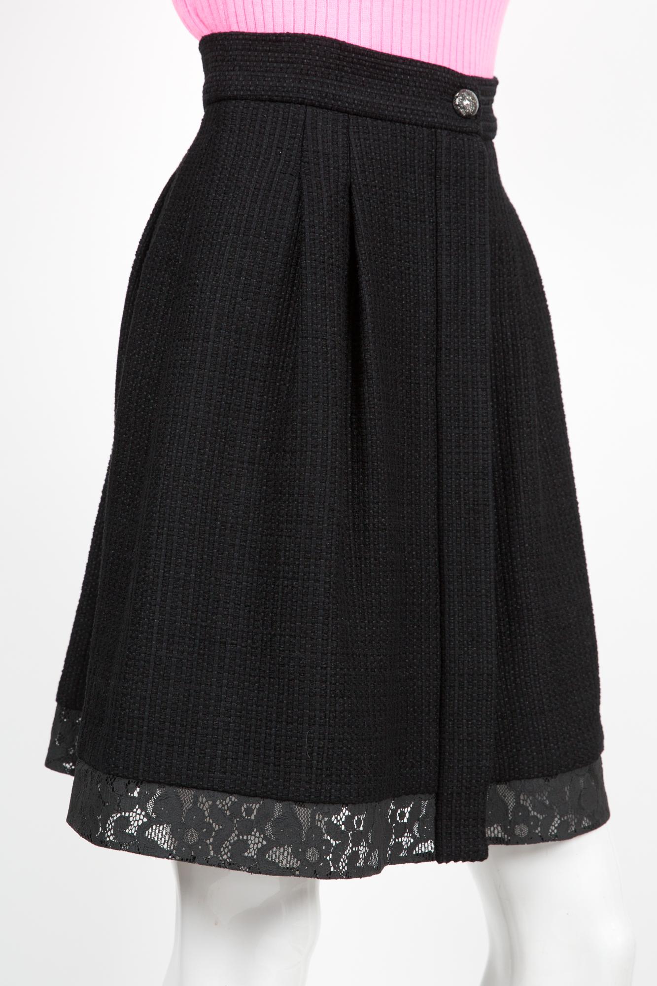 Chanel Black Cotton Tweed Lace Skirt In Good Condition For Sale In Paris, FR