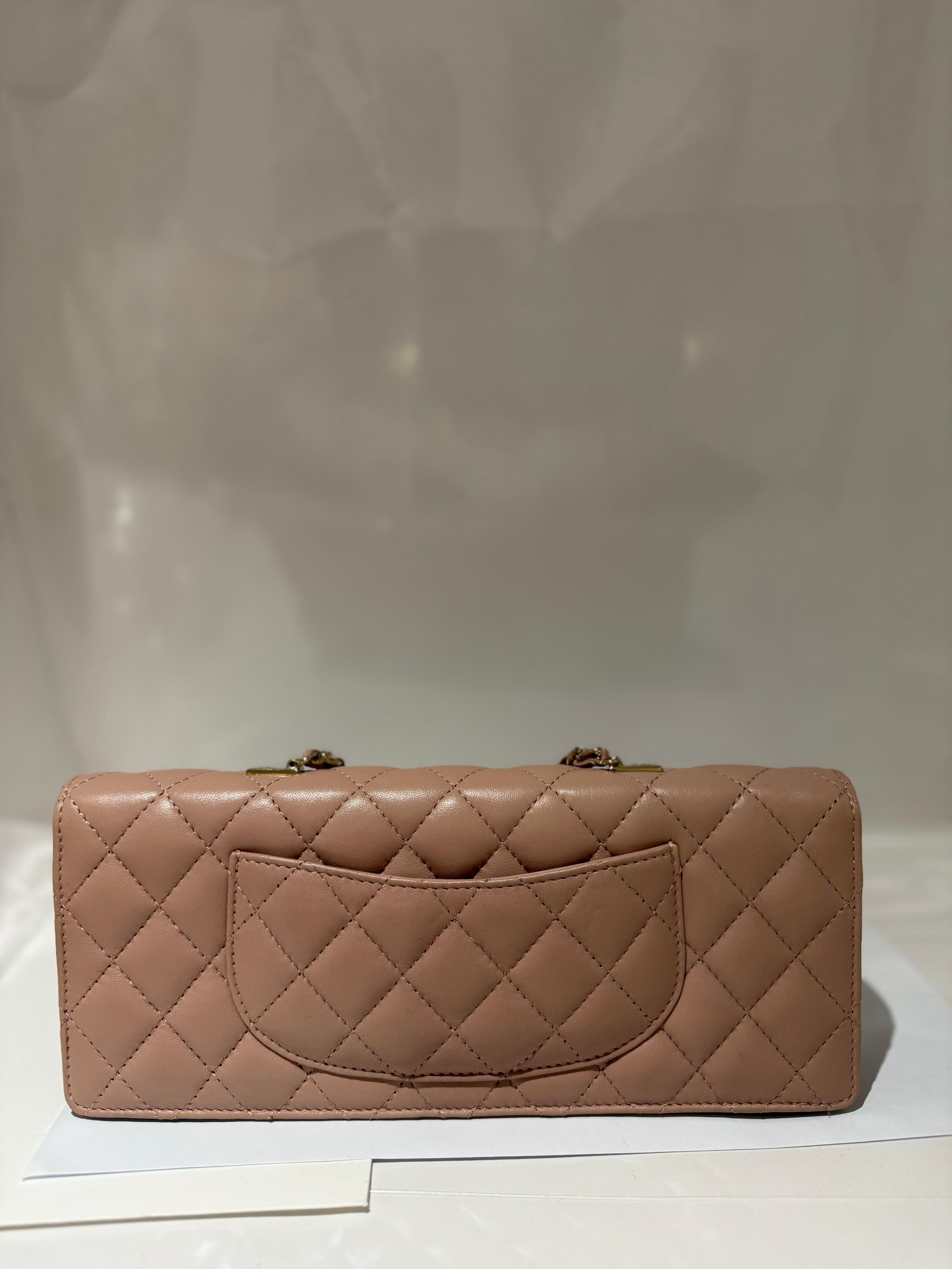 Chanel Fantasy Pearls Evening Flap bag in Pink For Sale 2