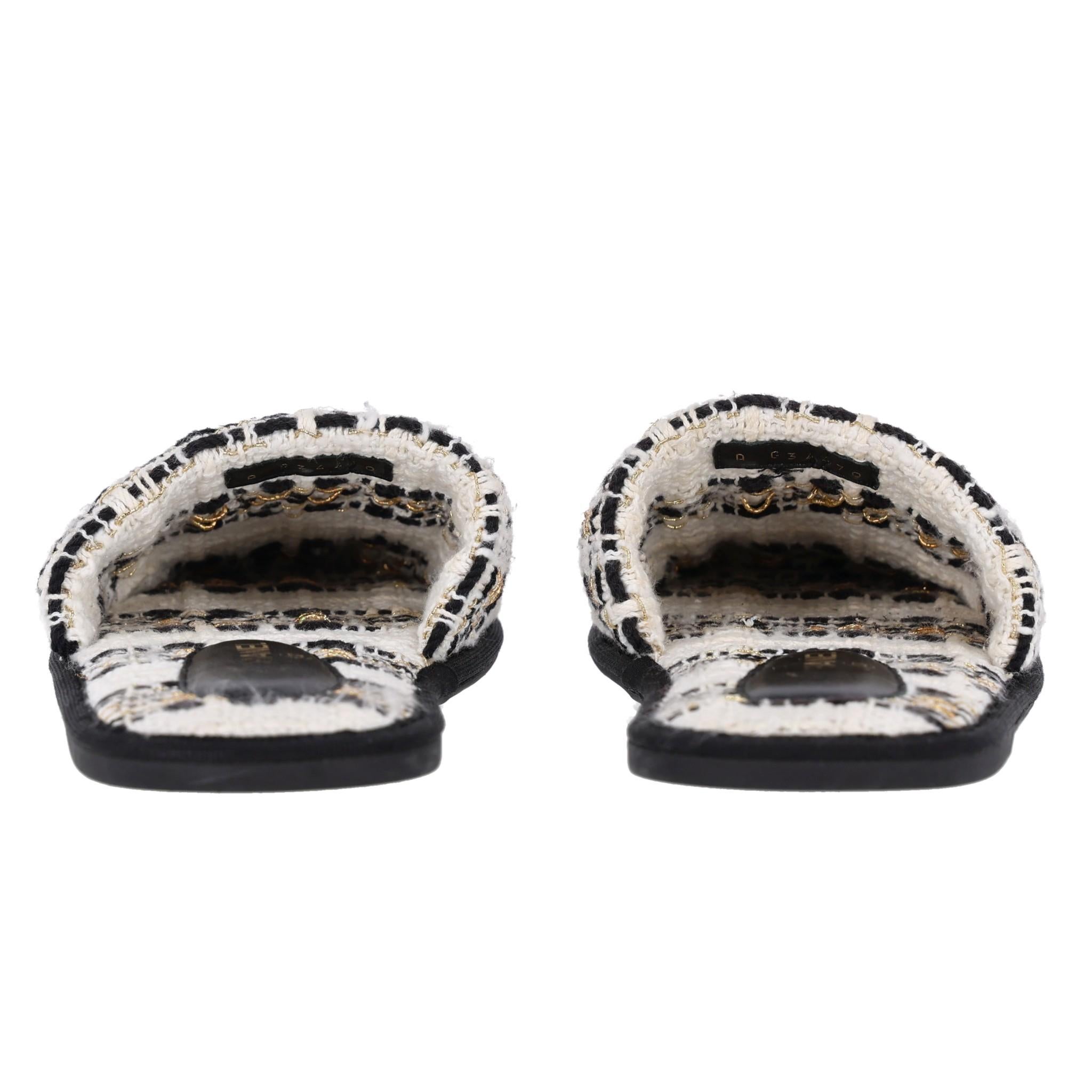 Chanel Pantuflas Fantasía Tweed Logo 'CC Gris en venta