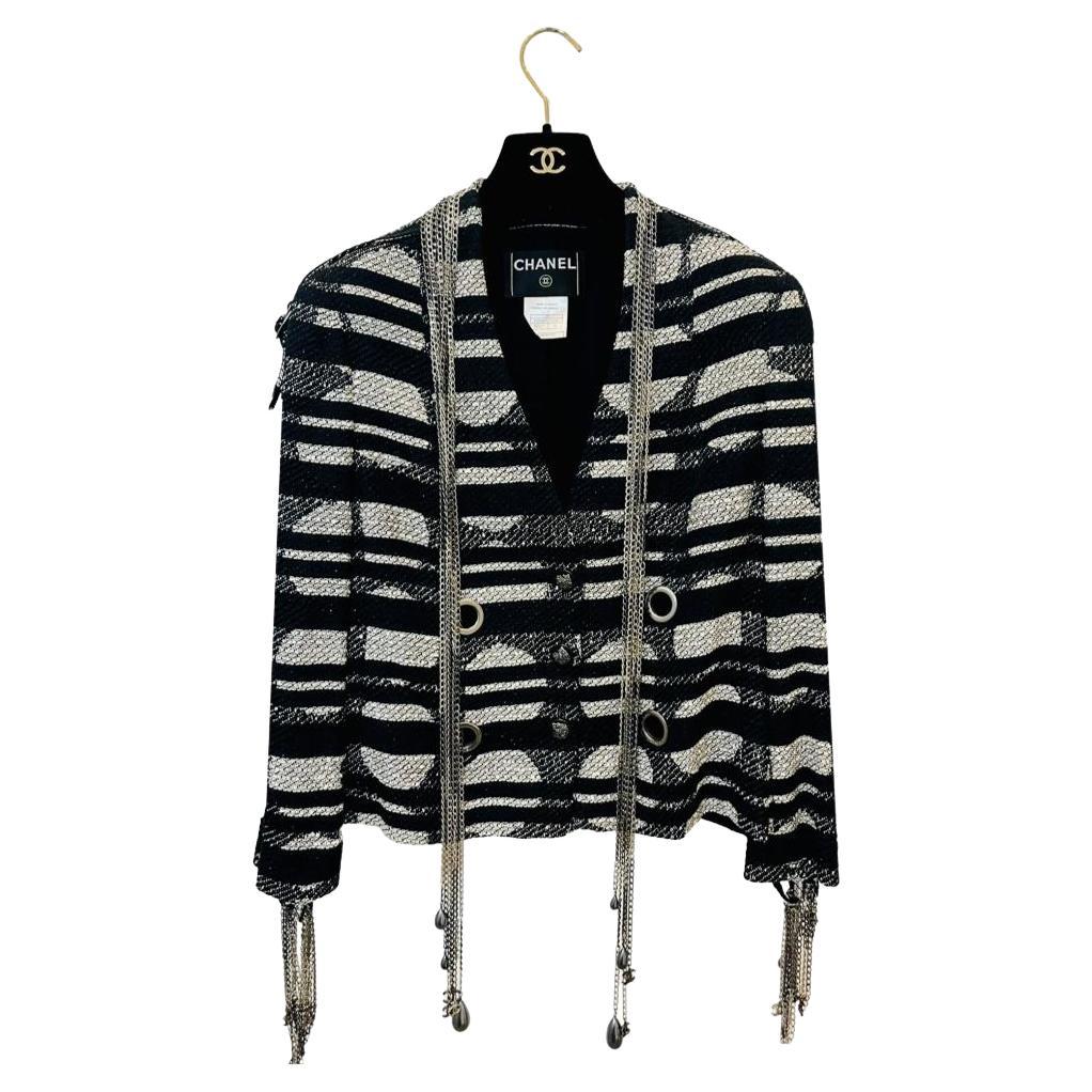 Chanel - Veste en tweed fantaisie avec chaînes avec logo CC  & Perles en vente