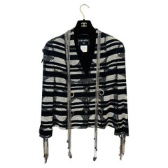 Chanel Fantasie-Tweedjacke mit 'CC'-Logoketten & Perlen