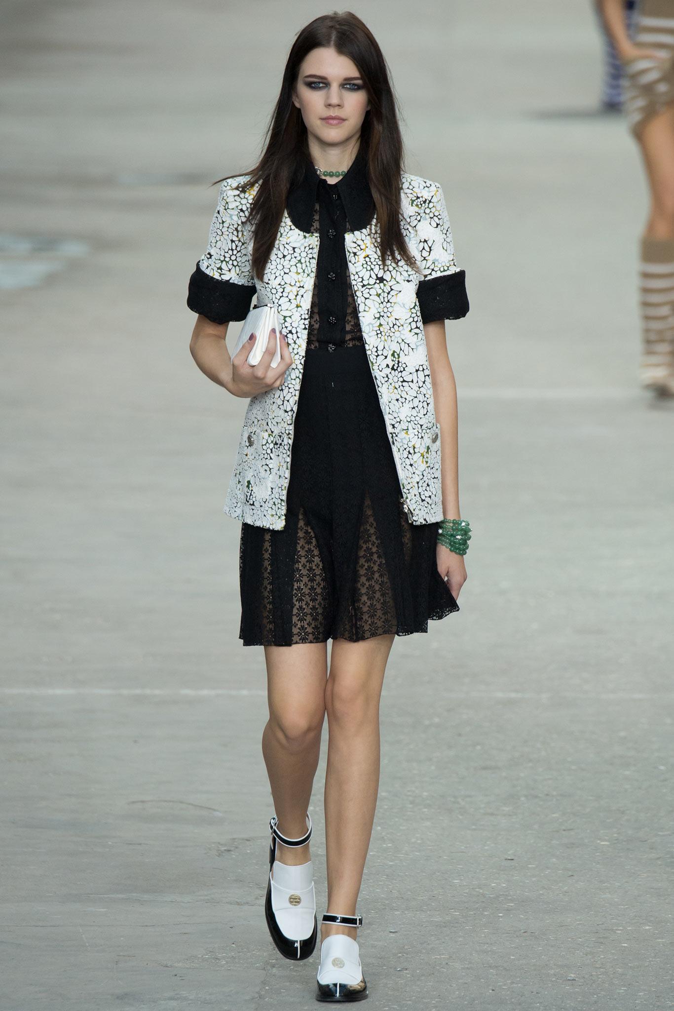 Chanel Fashion Manifesto New Runway Jacket In New Condition In Dubai, AE