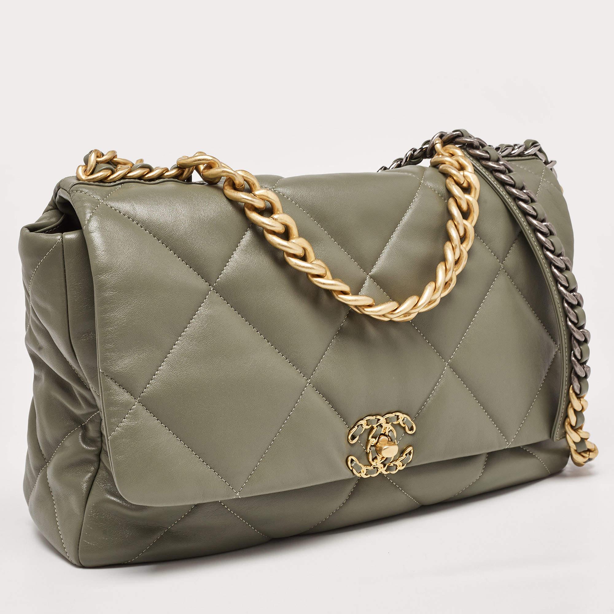 First unveiled in the Chanel Fall 2019 collection, the Chanel 19 bag is named after the year of its release, just like the Chanel 2.55. In design, the bag has exaggerated quilting and hardware in two tones. This version in fatigue green is made from
