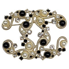 Chanel Faux Pearl & Black Bead 2019 Cruise Collection CC Pin