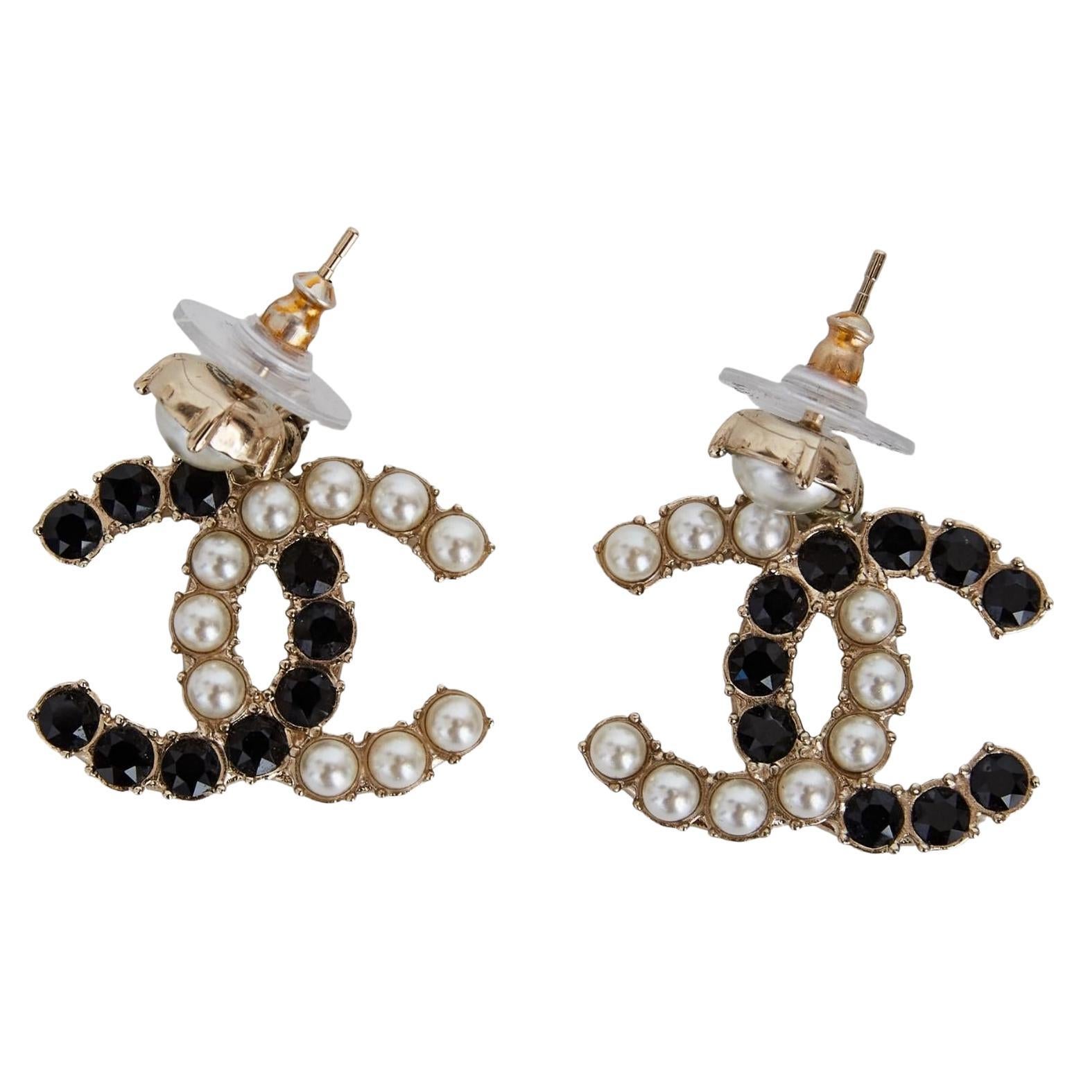 Chanel Faux Pearl/Black Goldtone CC Pierced Earrings (2020)