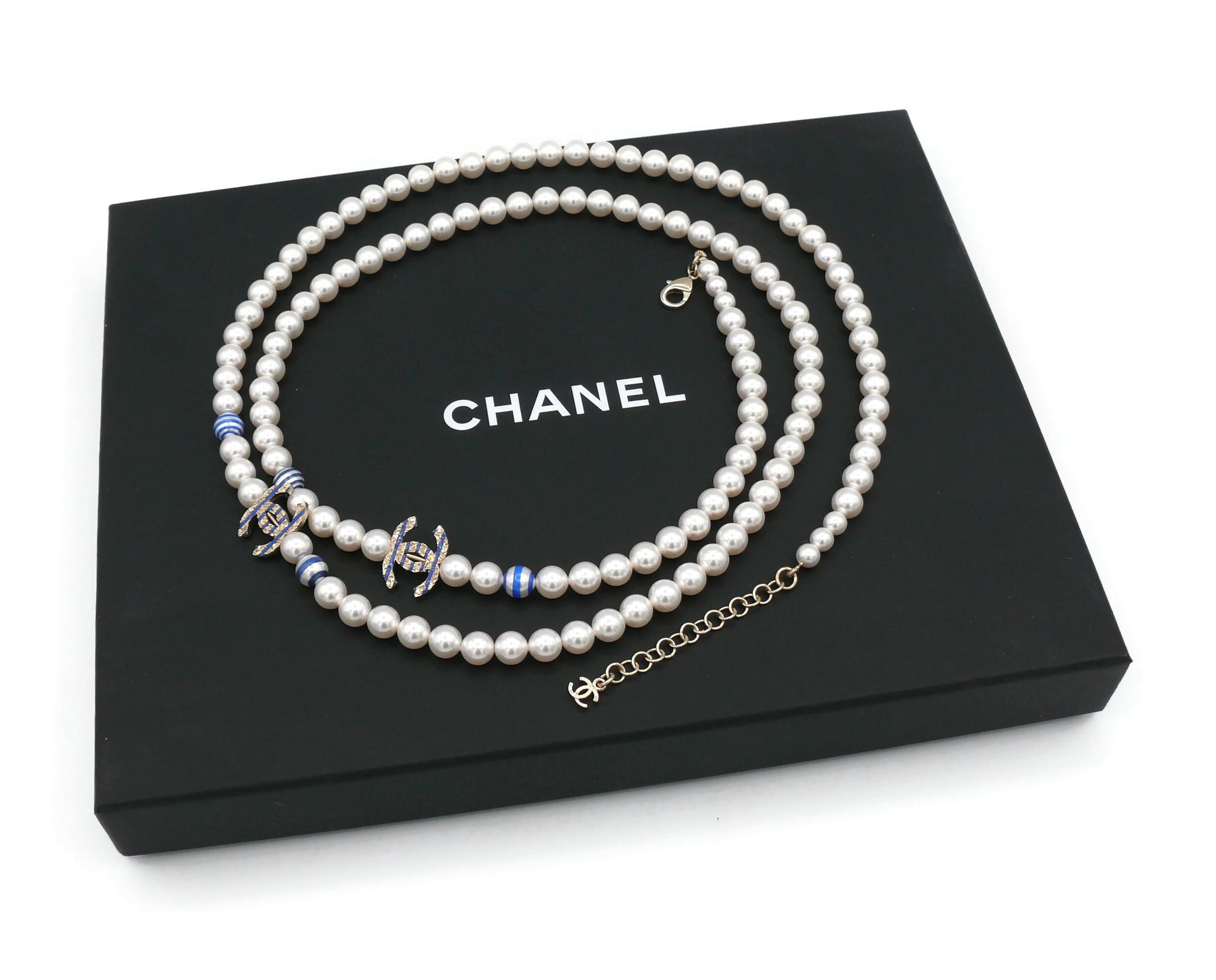 Chanel Faux Pearl Blue Sripes CC logos Necklace, Resort 2019 In Excellent Condition For Sale In Nice, FR