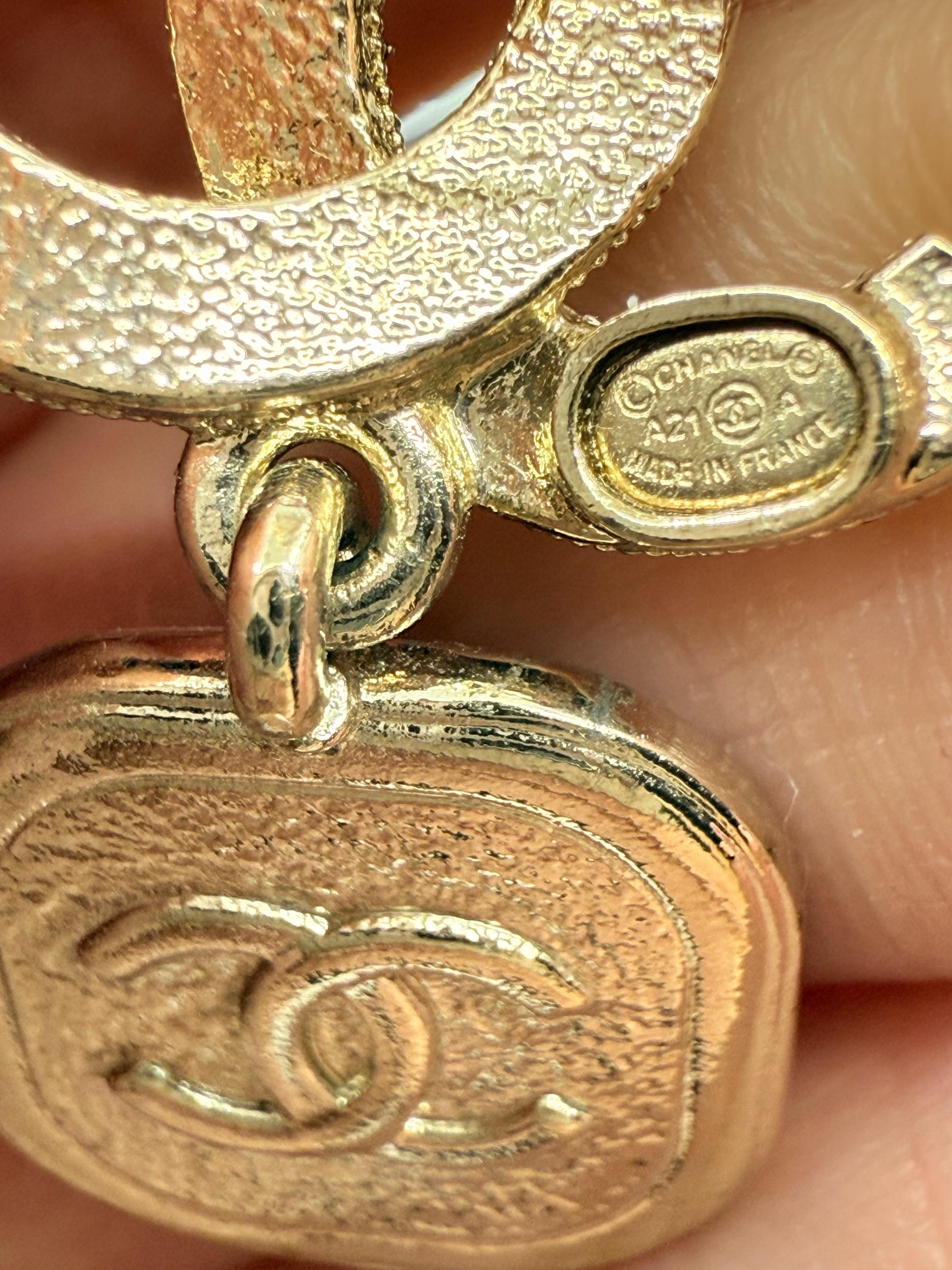 Chanel Kunstperlen CC Schwarz Kristall Ohrringe für Damen oder Herren im Angebot