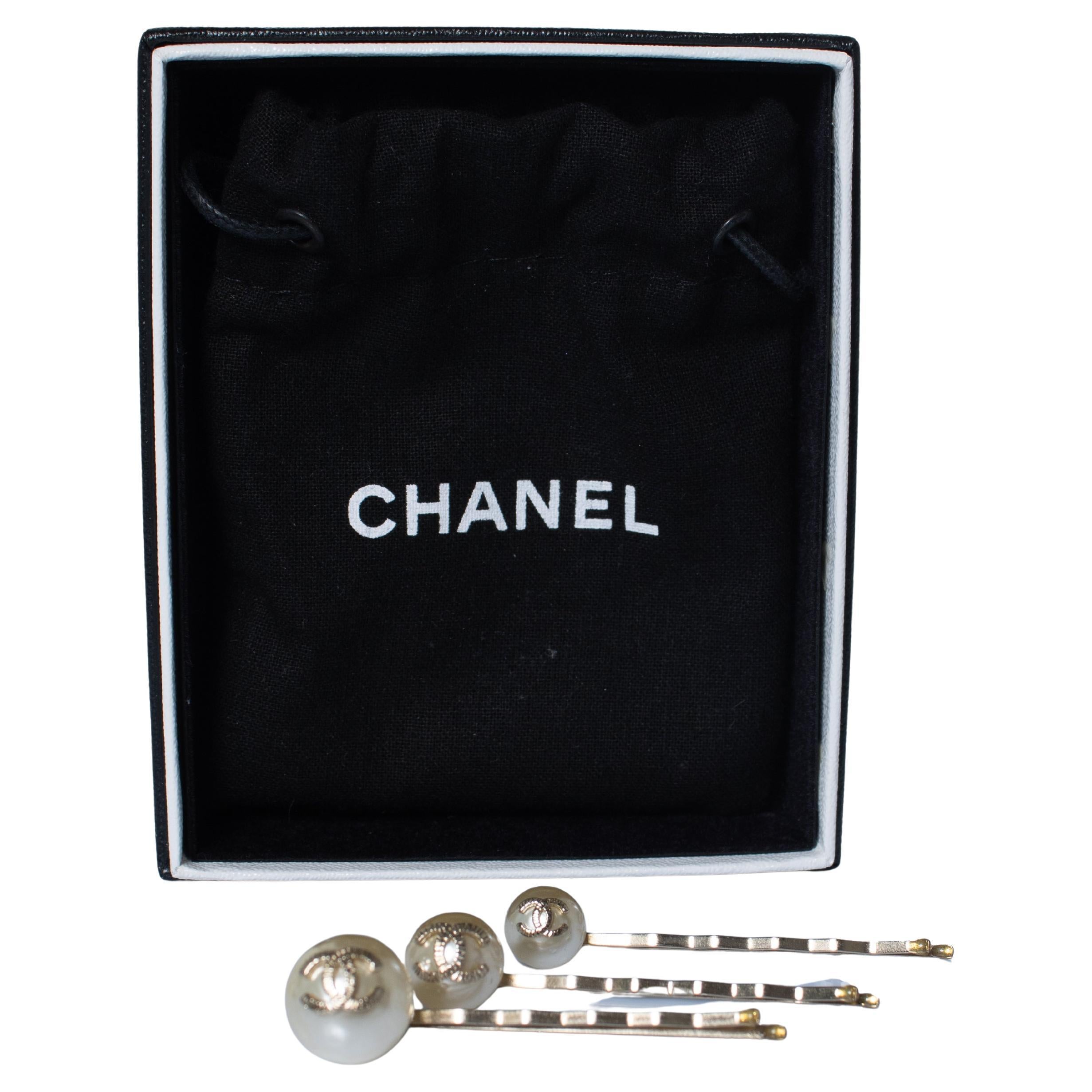 Chanel, Faux Pearl CC hair clip barrette set of 3 en venta