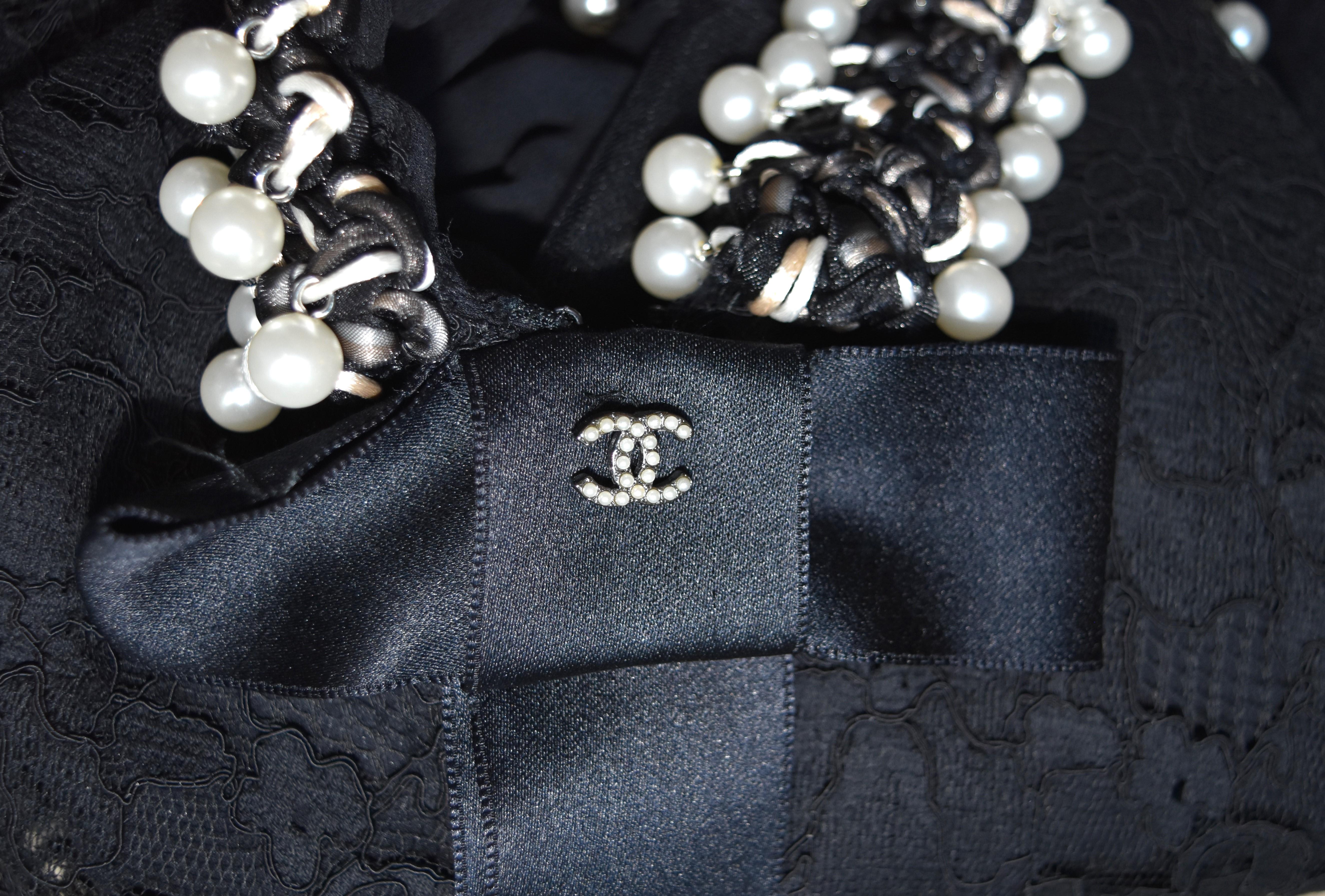 Chanel Vestito in pizzo impreziosito da finte perle 38 &New in vendita 2