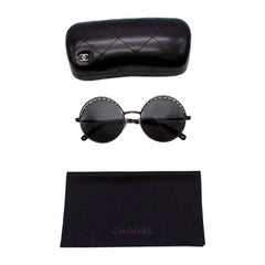 Chanel Sonnenbrille mit rundem Gestell und Kunstperlenverzierung