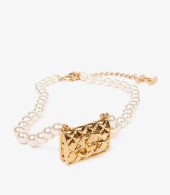 Chanel - Collier de sac à rabat matelassé en fausses perles ton or