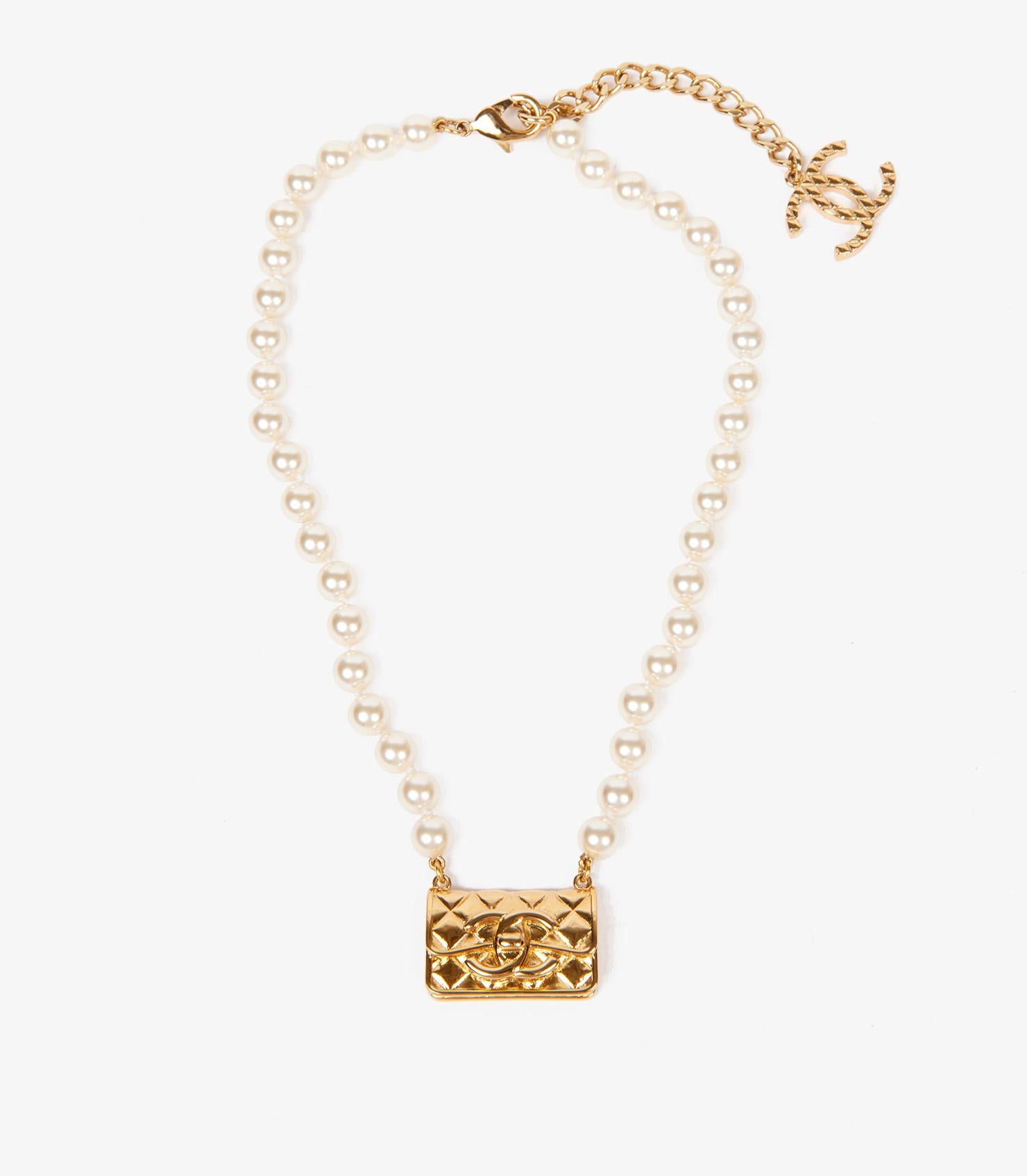 Chanel Faux Pearl Gold Tone Quilted Flap Bag Necklace In Excellent Condition For Sale In Bishop's Stortford, Hertfordshire