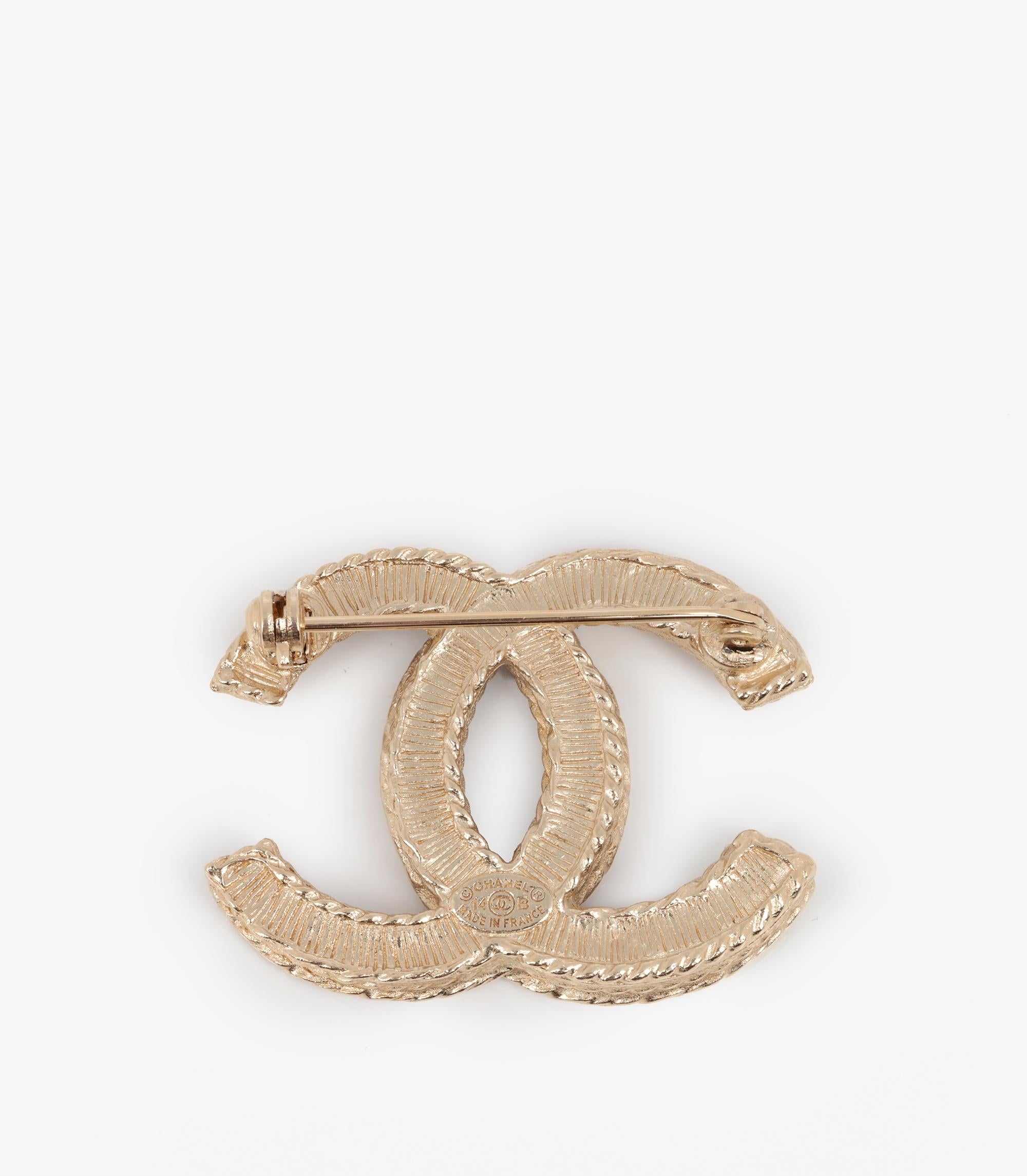 Broche Chanel Logo CC Perla Faux Tono Oro Mate en Excelente Estado en Bishop's Stortford, Hertfordshire