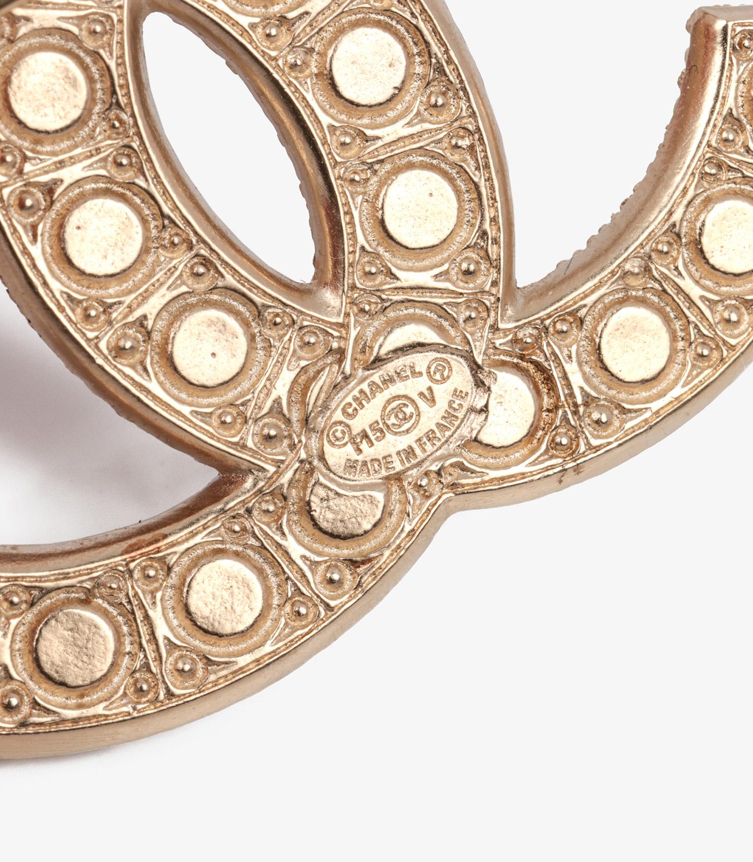 Chanel Matte Goldfarbene CC-Logo-Brosche aus Kunstperlen im Zustand „Hervorragend“ in Bishop's Stortford, Hertfordshire