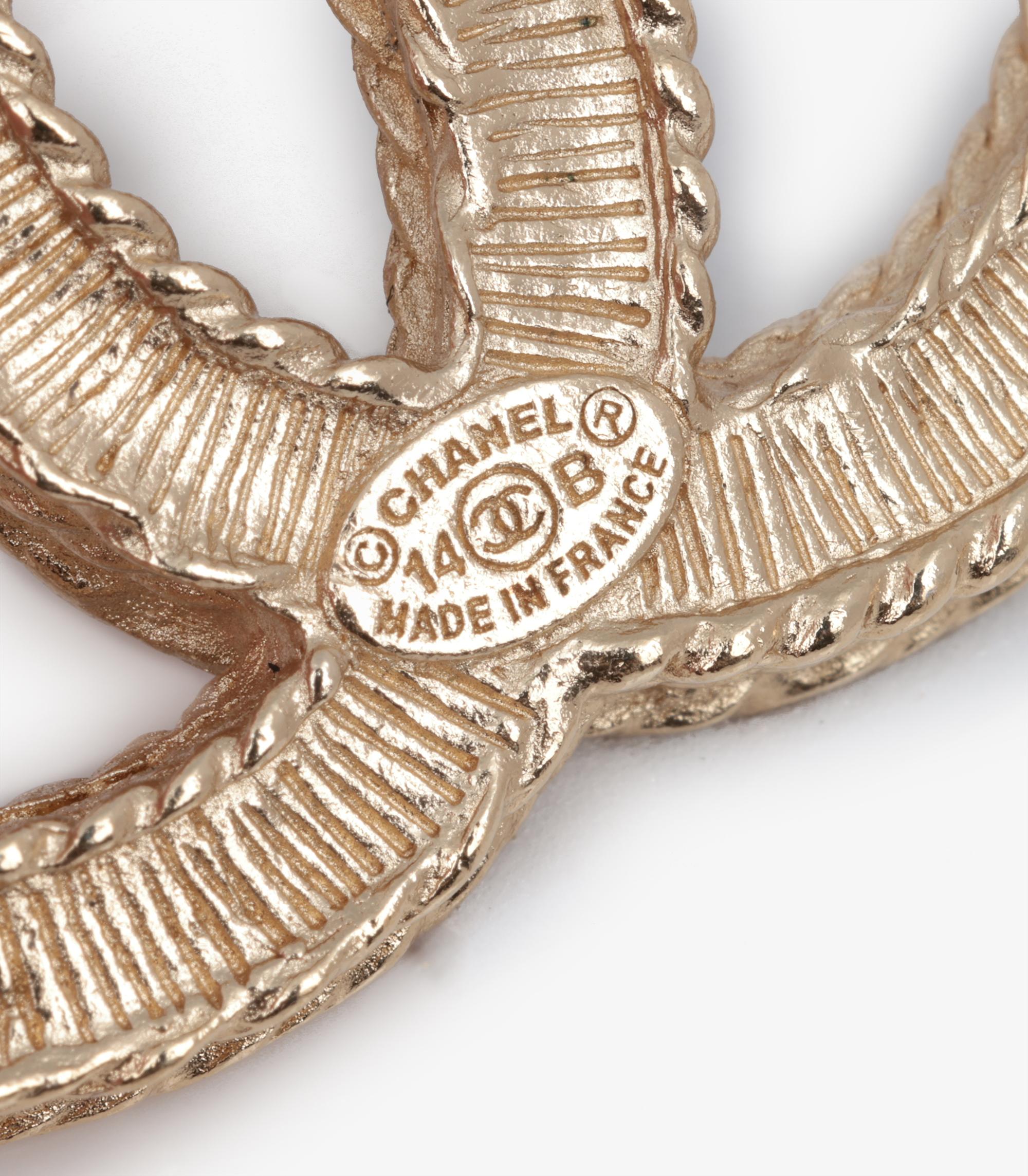 De las mujeres Broche Chanel Logo CC Perla Faux Tono Oro Mate