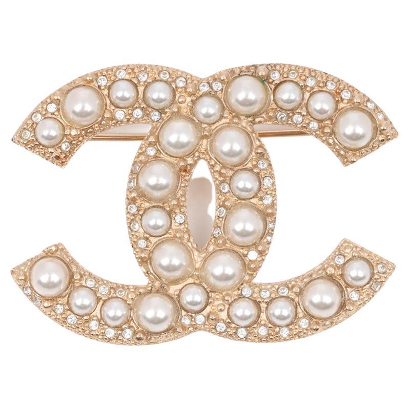 Chanel Faux Pearl Matte Gold Tone CC Logo Brooch at 1stDibs