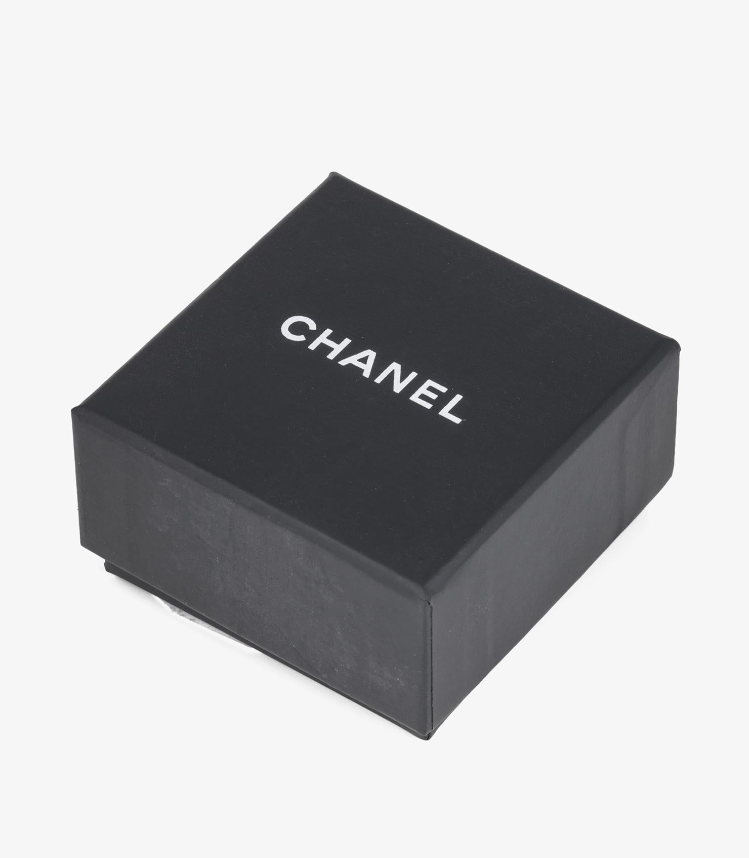 Women's or Men's Chanel Faux Pearl Matte Gold Tone CC Stud Earrings