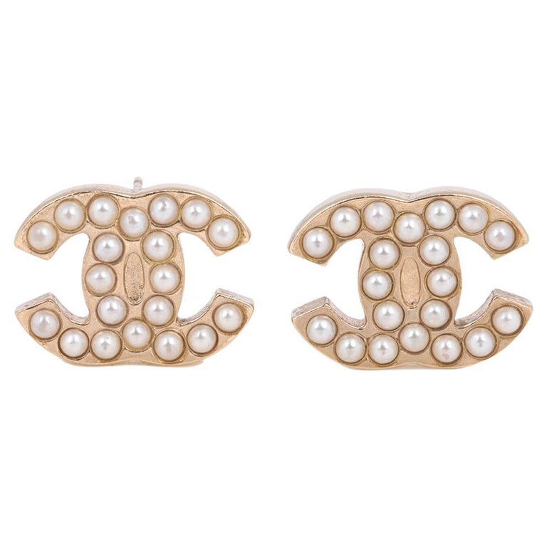 Chanel Faux Pearl Matte Gold Tone CC Stud Earrings For Sale at 1stDibs