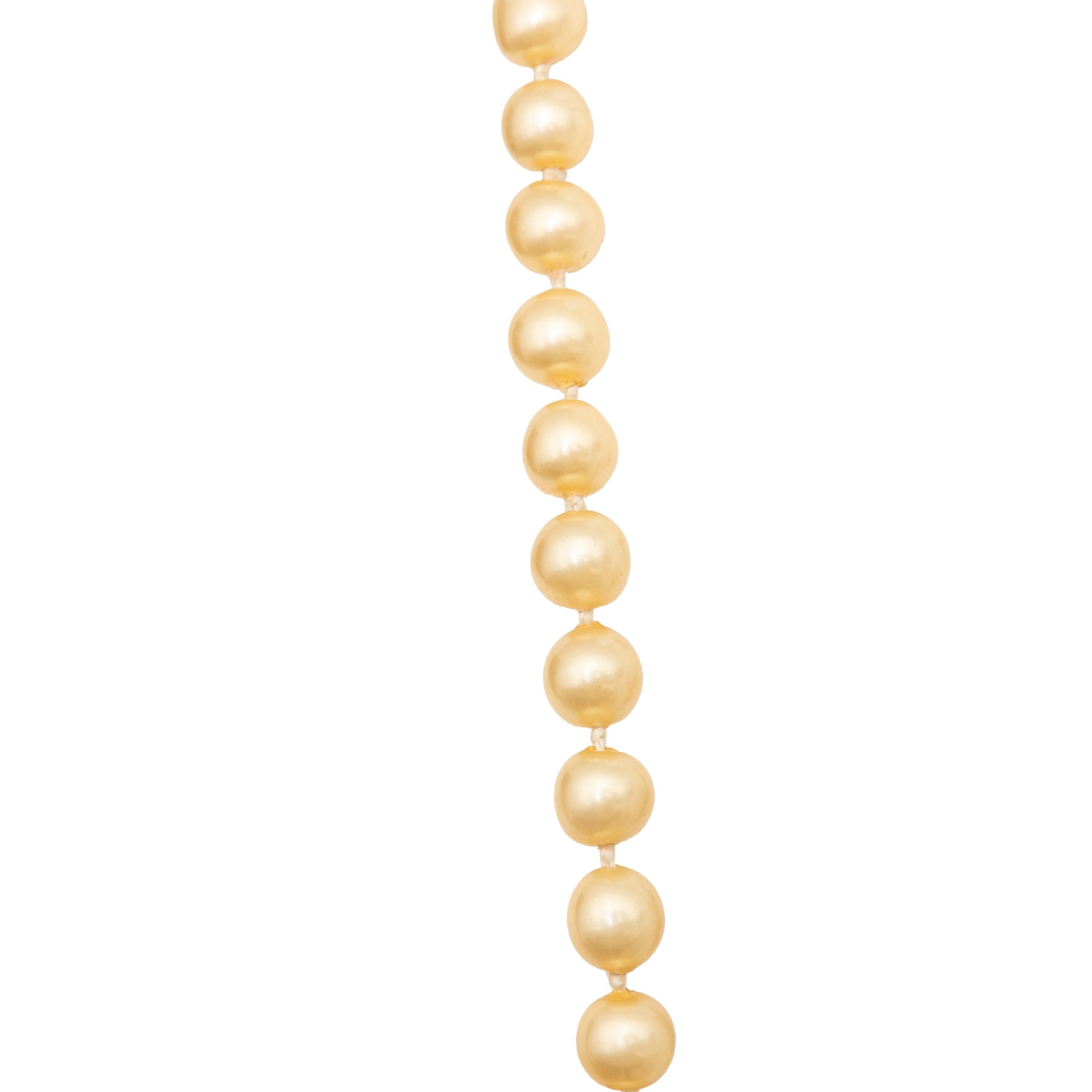 Collana Chanel con perle finte - anni '90 in vendita 1