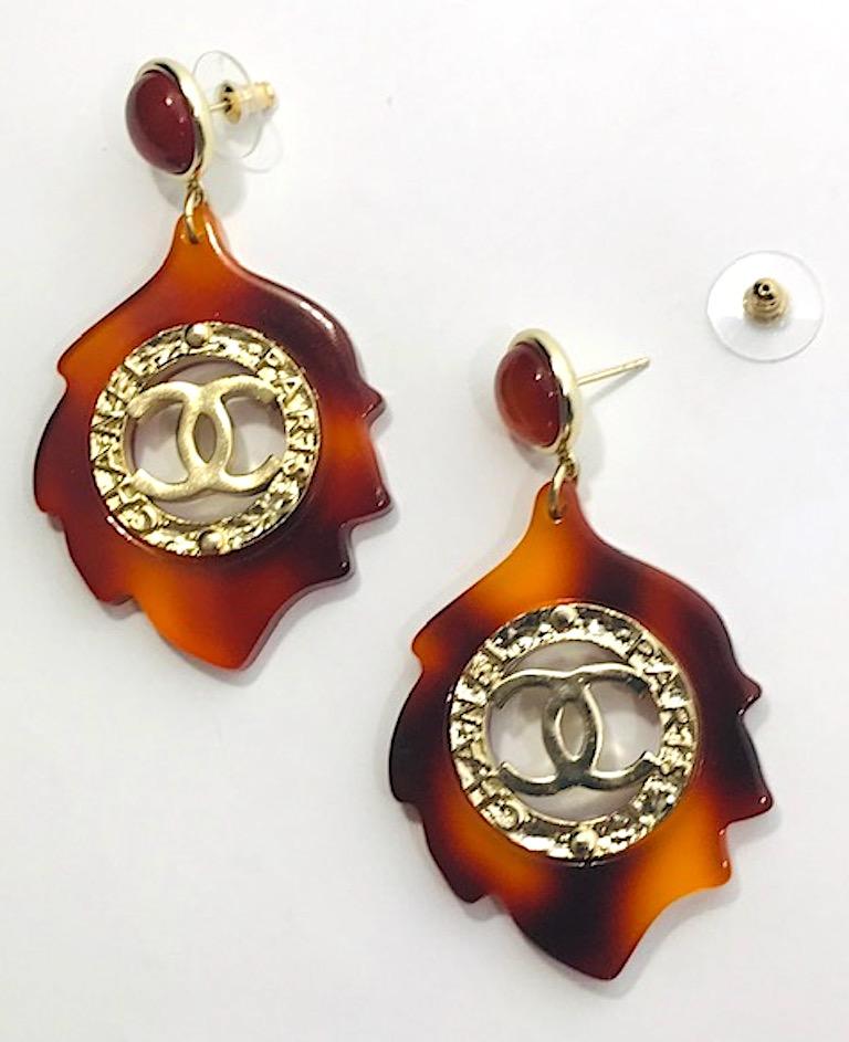 Chanel Faux Tortoise Leaf Pendant Earrings,  In Excellent Condition In New York, NY