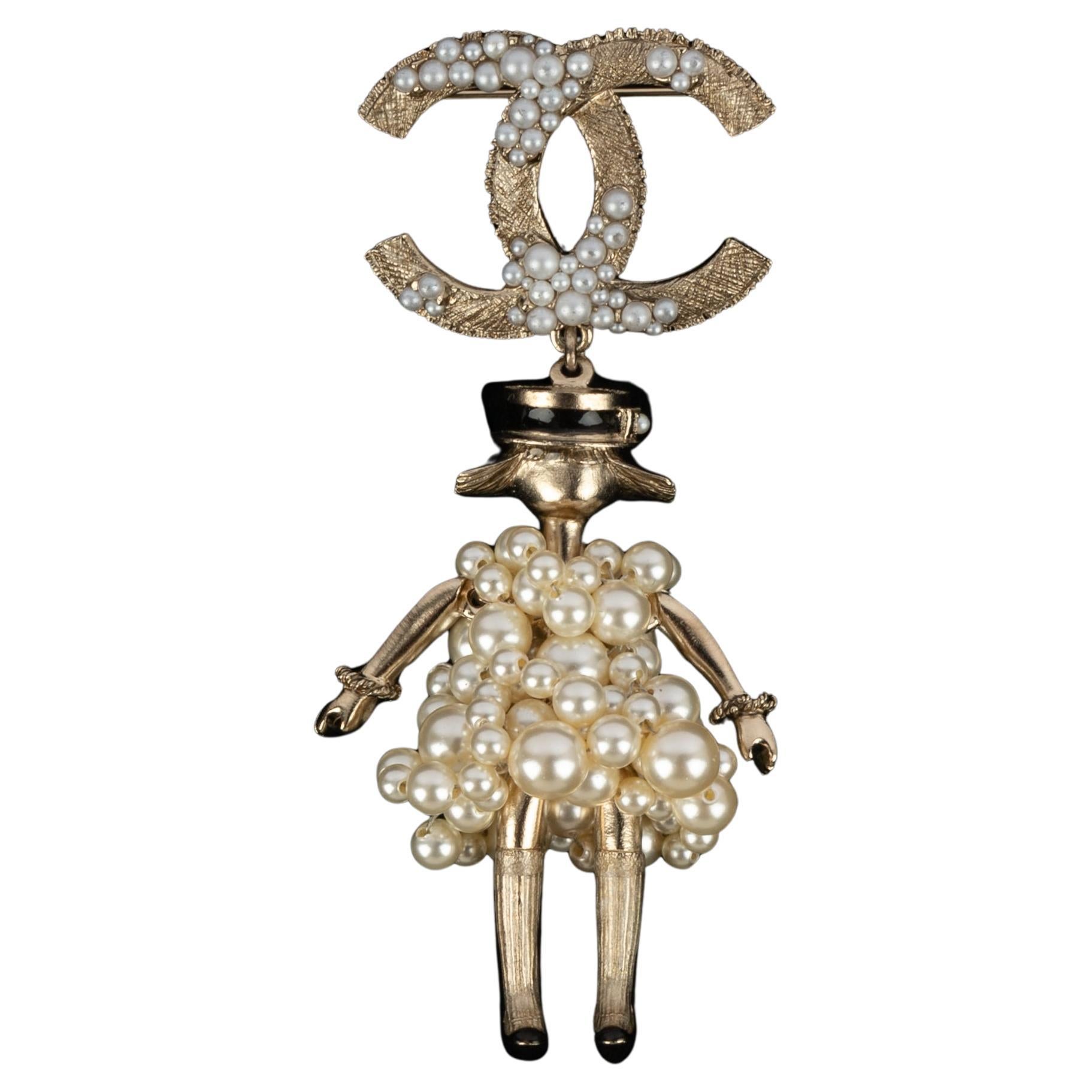 Spilla con statuetta Chanel 2014