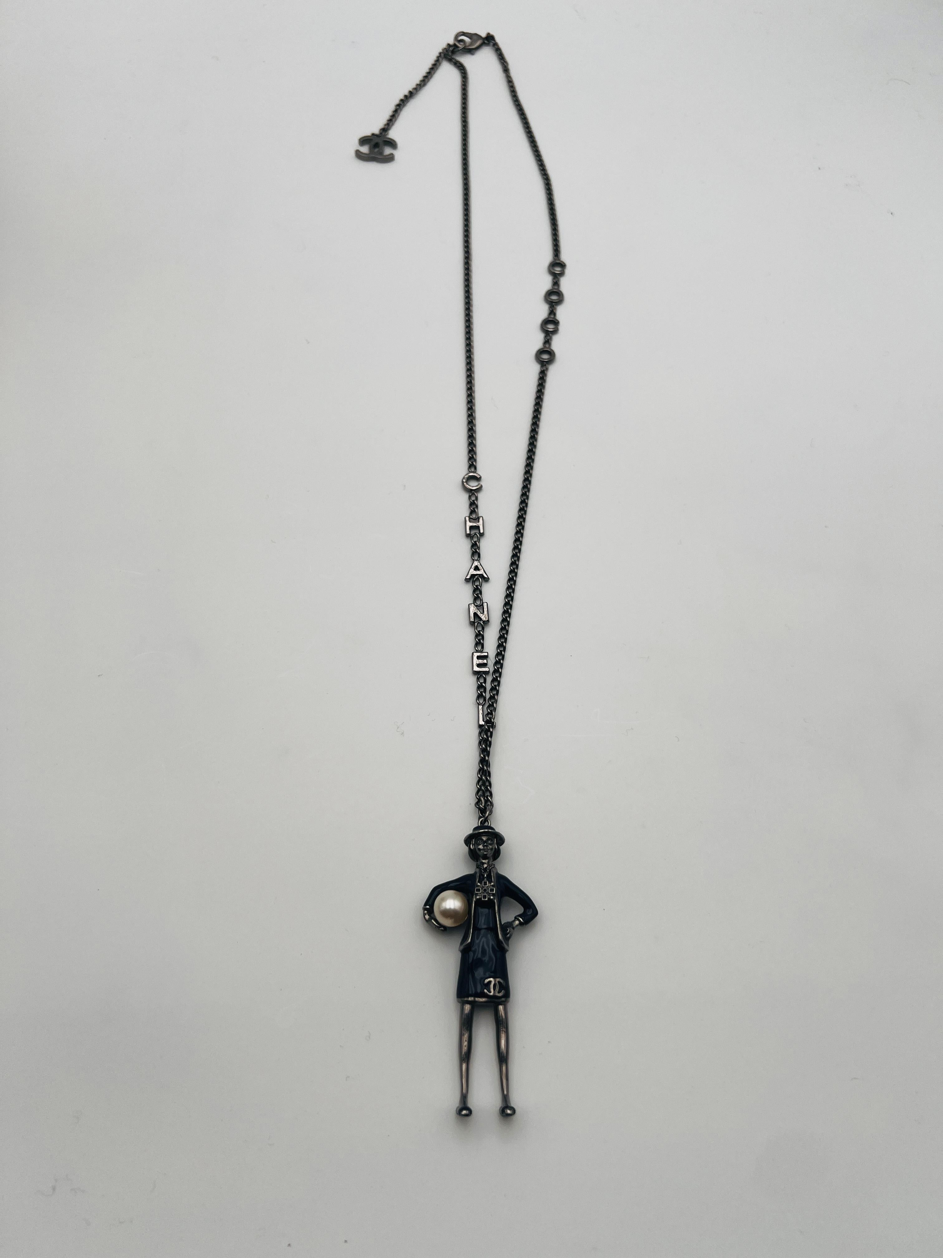 Figurine Chanel en vente 6