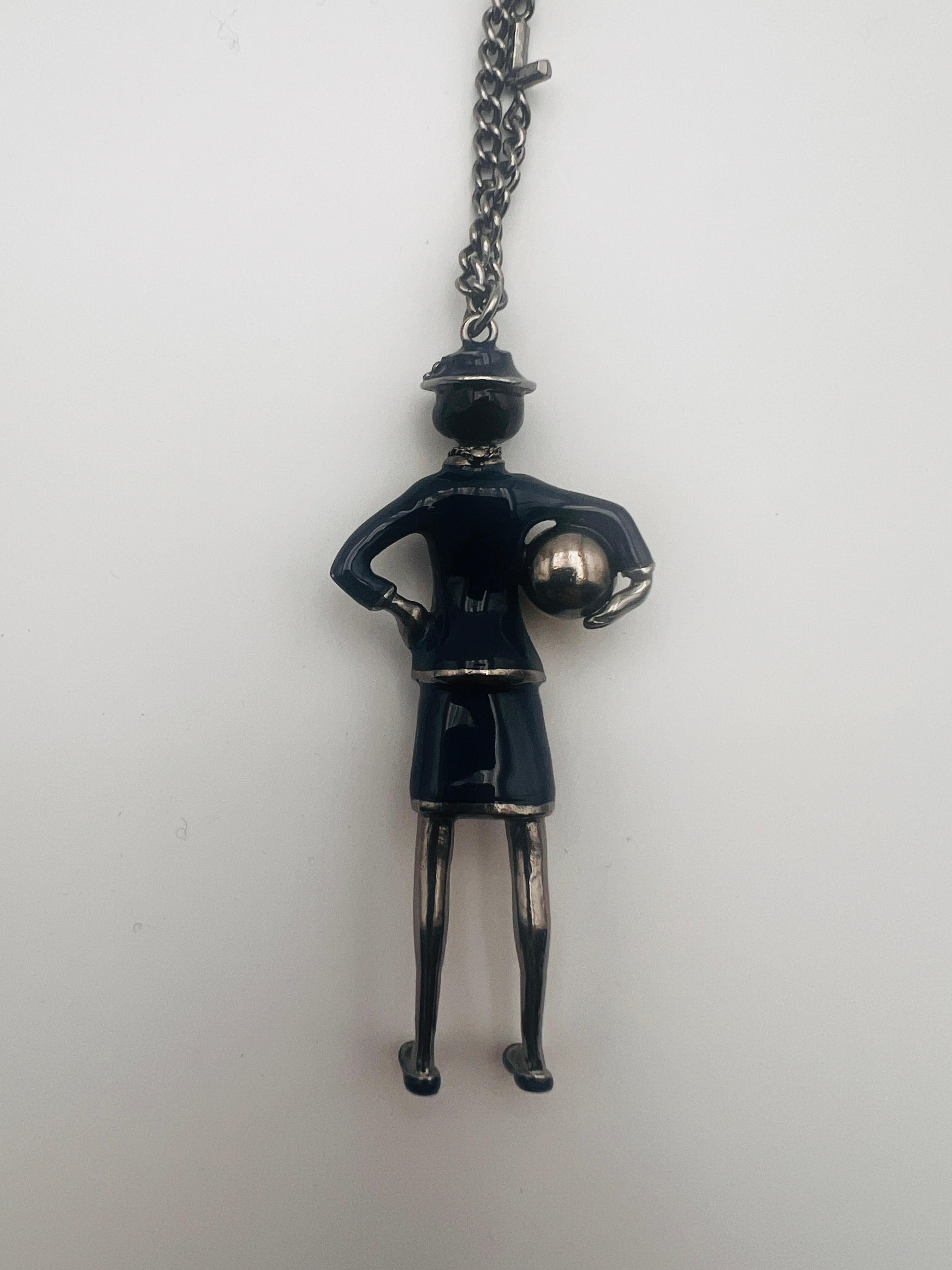 Figurine Chanel en vente 7