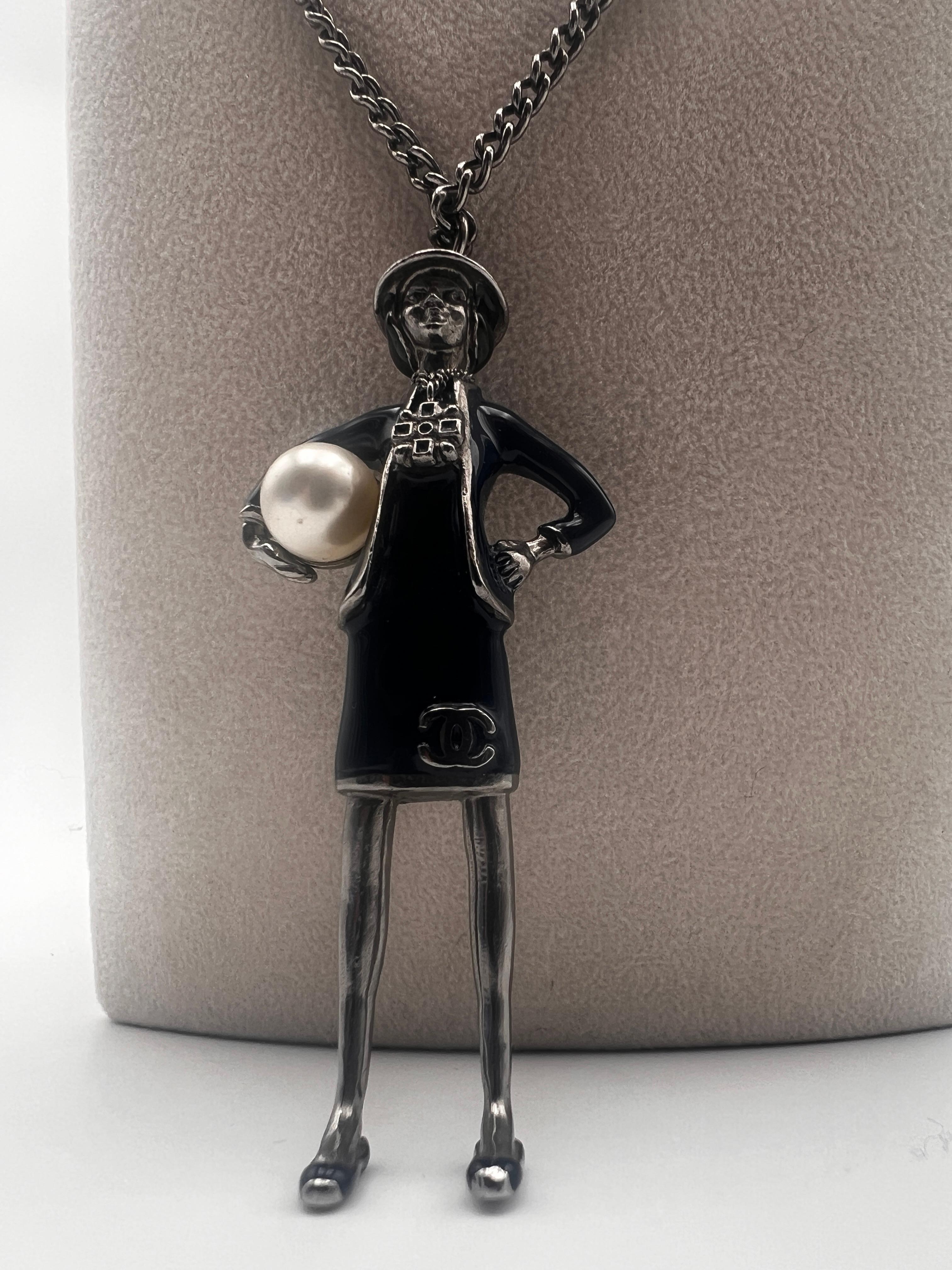 Figurine Chanel Pour femmes en vente