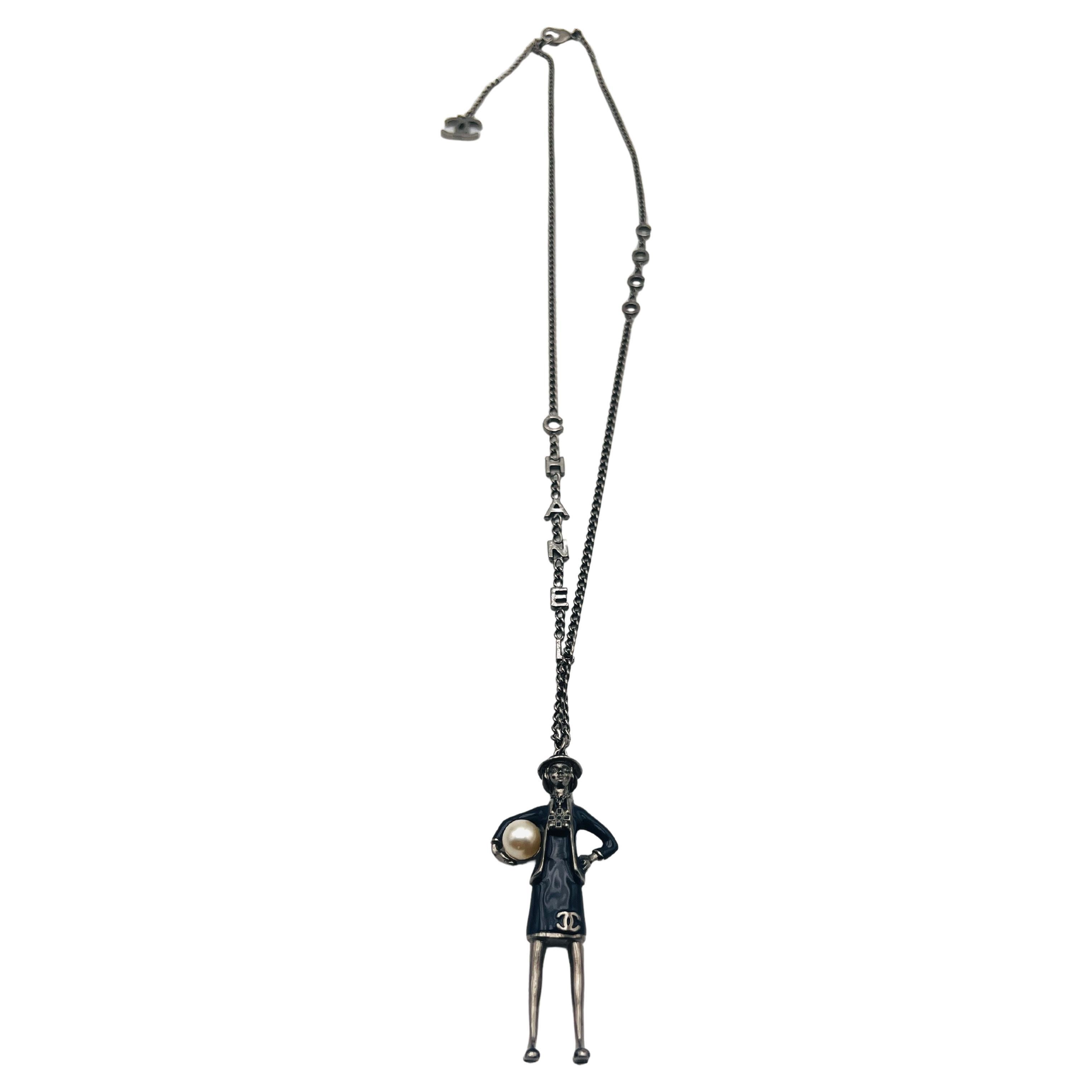 Figurine Chanel