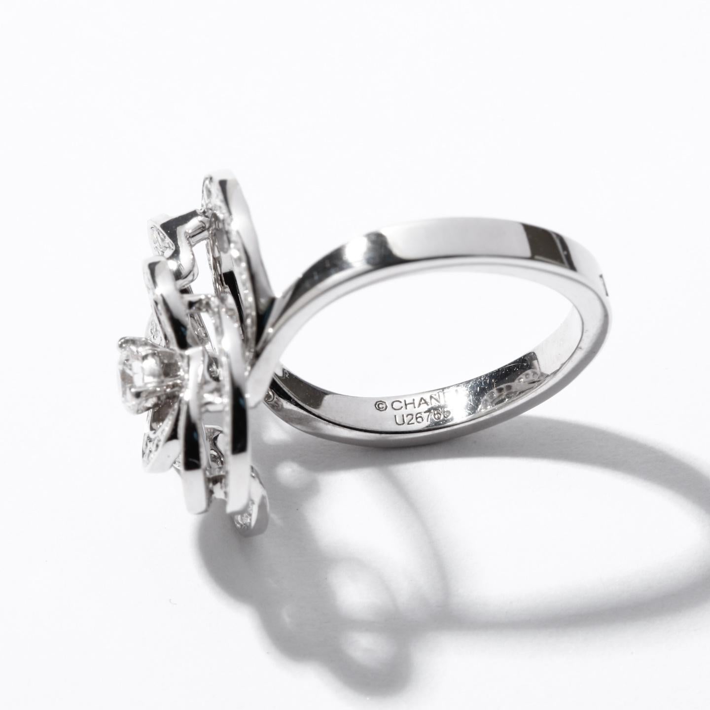 Round Cut Chanel Fil de Camélia Ring 18 Karat White Gold and Diamonds 0.75 Carat, J2579 For Sale