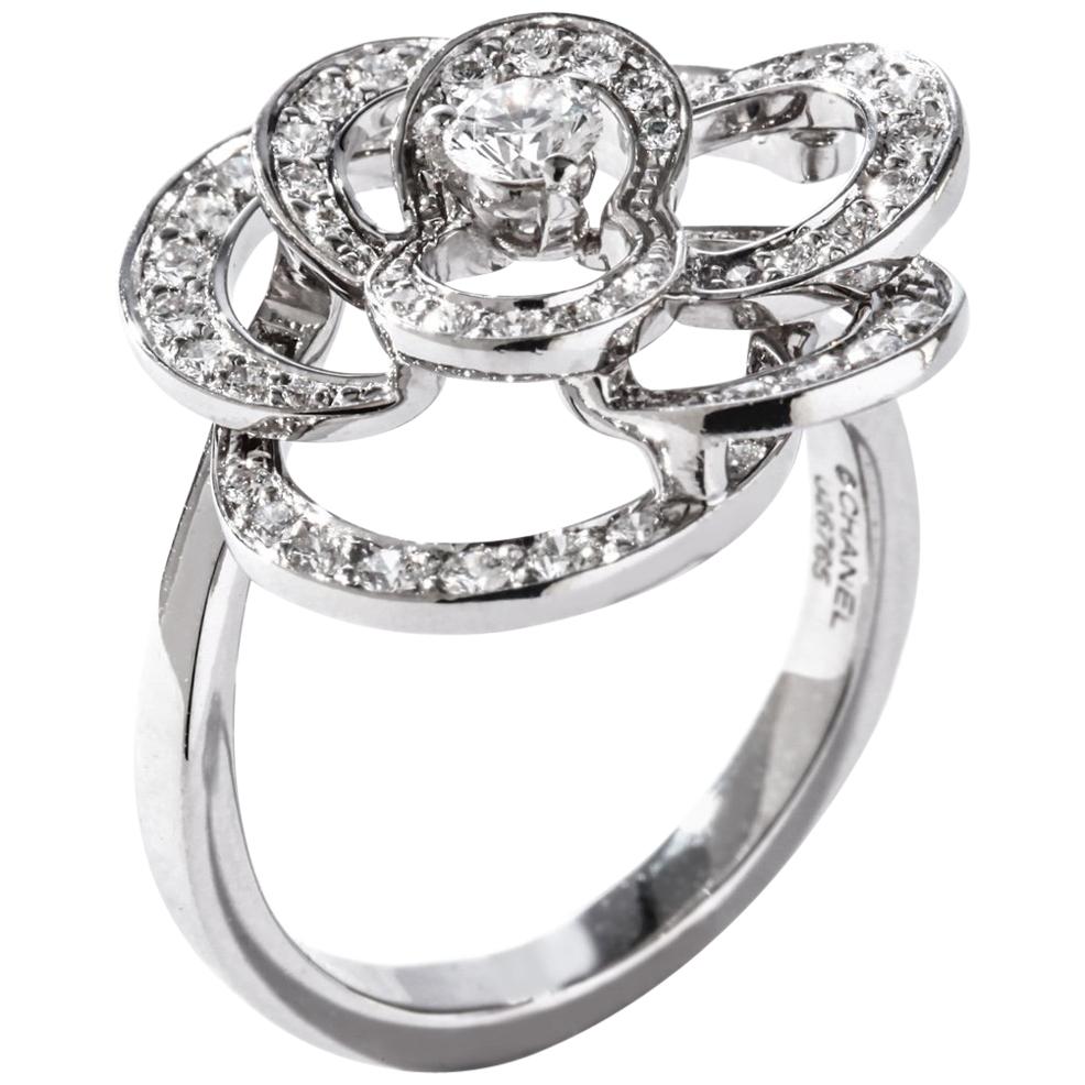 Chanel Fil de Camélia Ring 18 Karat White Gold and Diamonds 0.75