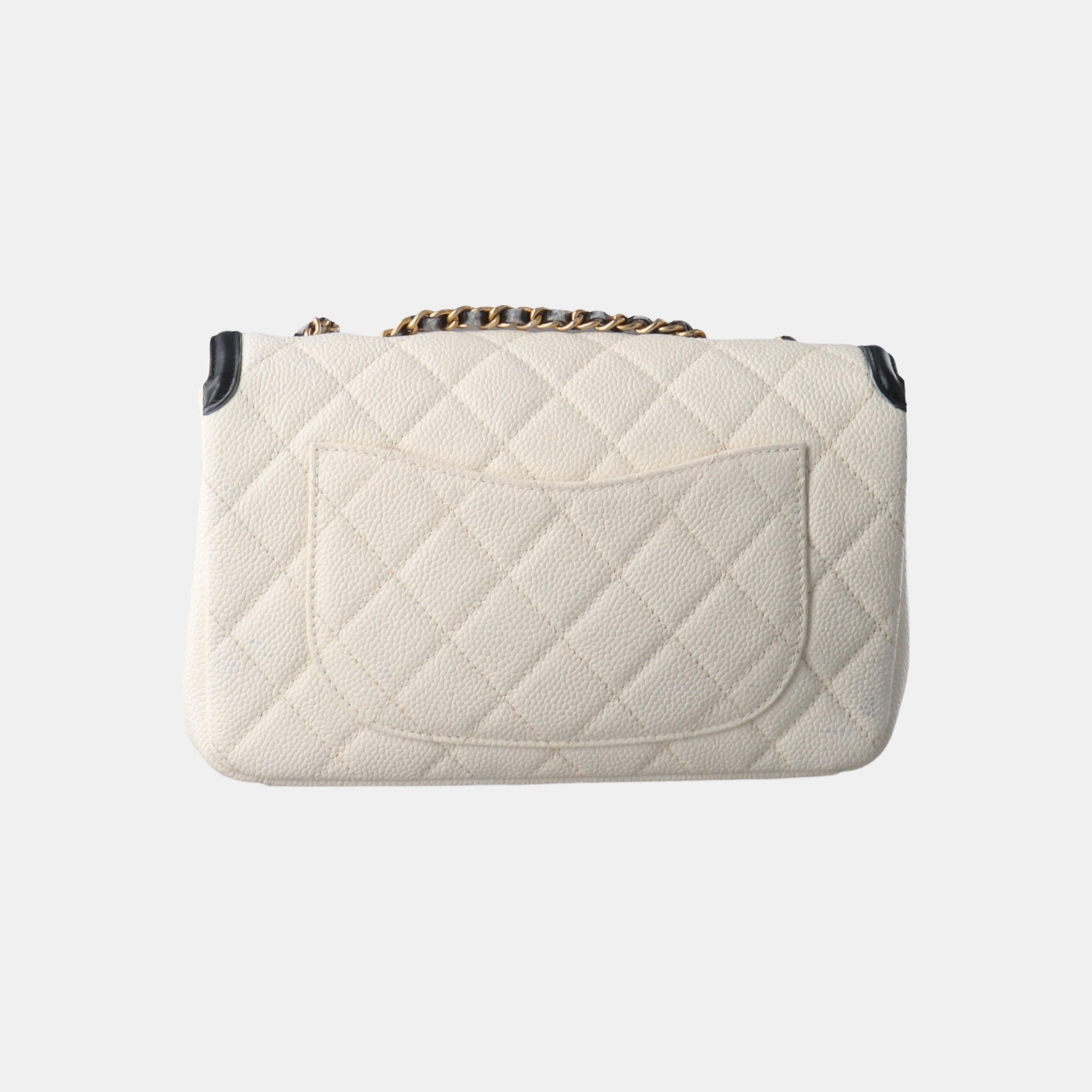 Chanel Filigree Flap Bag Caviar Leather Small White with Black Trim In Good Condition In AUBERVILLIERS, FR