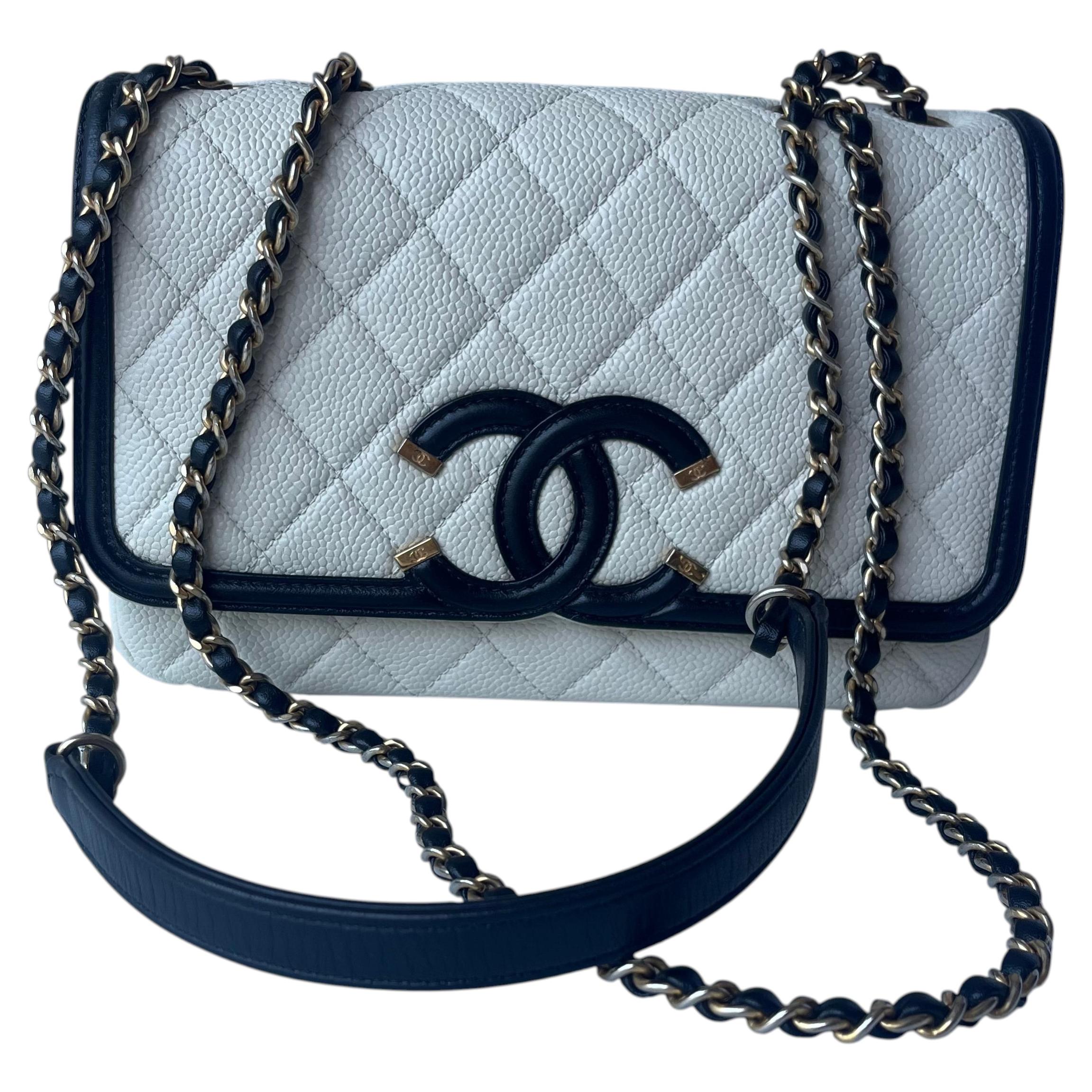 Chanel Filigree Flap Bag Caviar Leather Small White with Black Trim in vendita