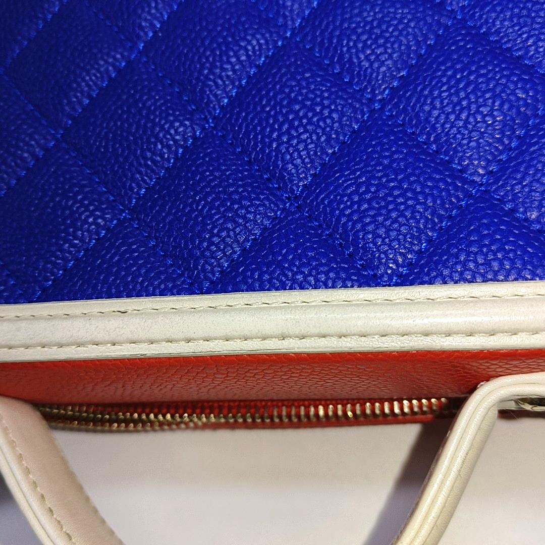 Chanel Filigree Medium Vanity Case Tricolor Caviar Leather, 2018-2019 7