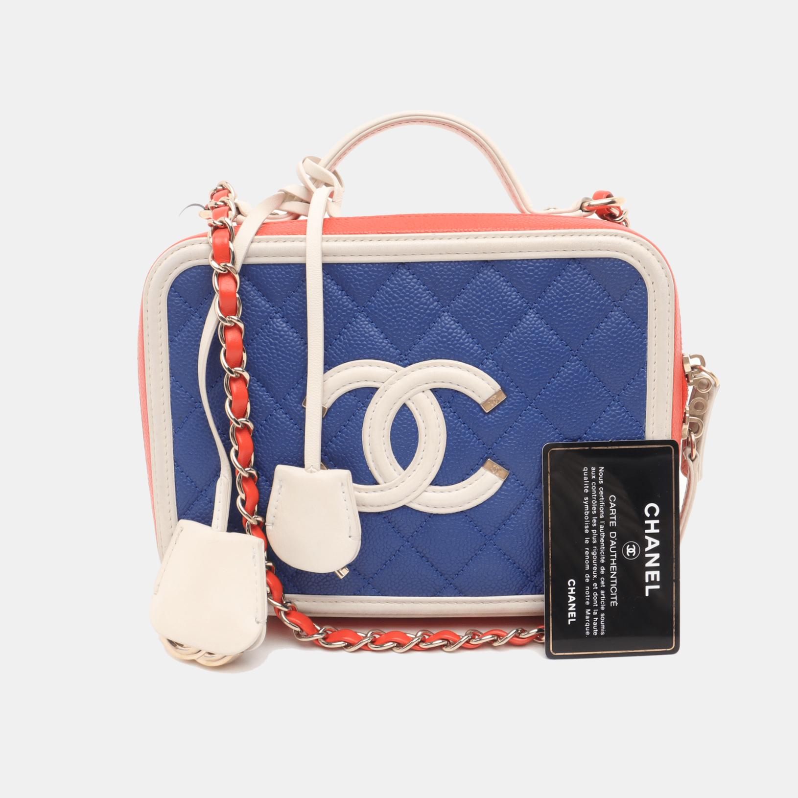 Chanel Filigree Medium Vanity Case Tricolor Caviar Leather, 2018-2019 In Good Condition In AUBERVILLIERS, FR