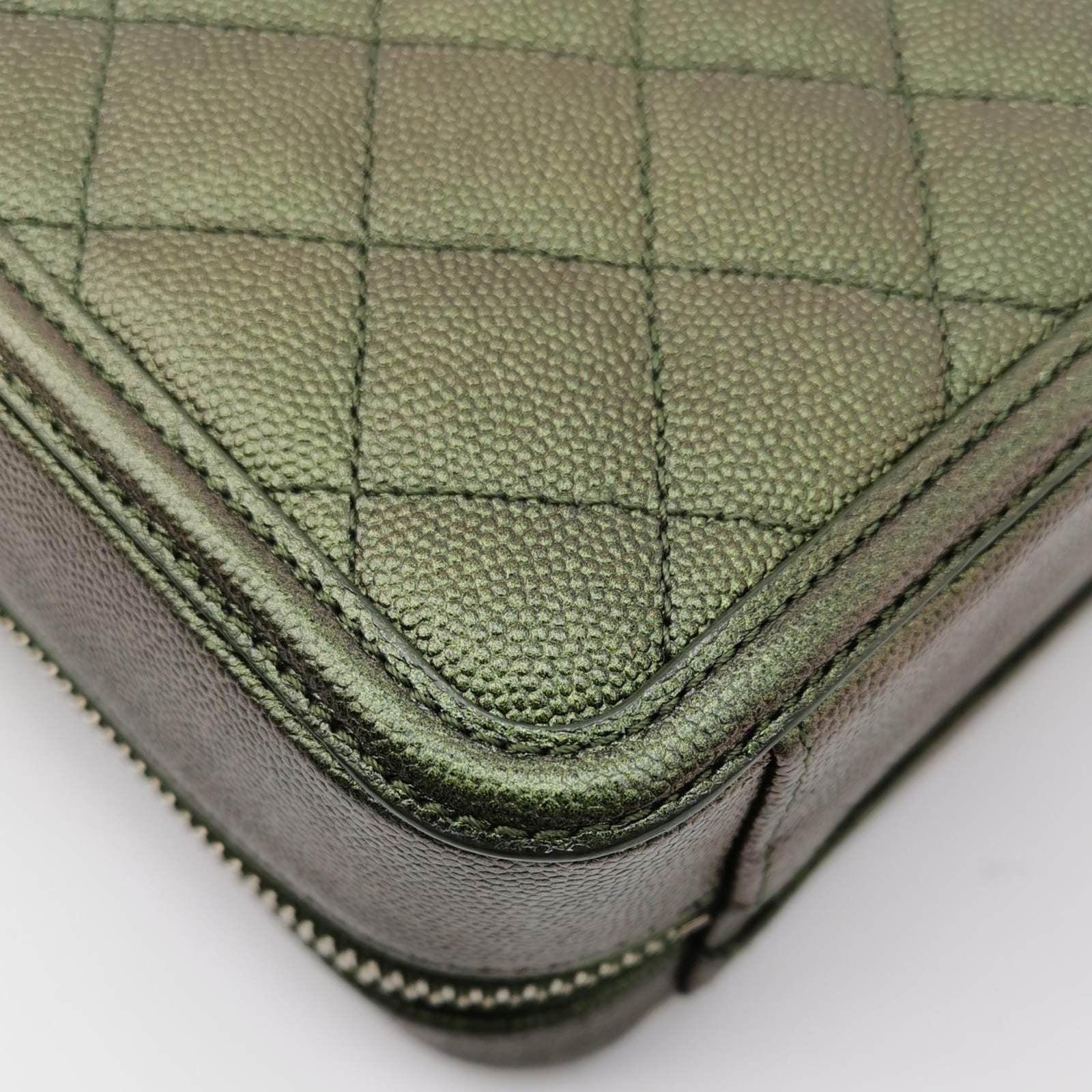 Chanel Filigree Mini Vanity Case 2018 Green Iridescent Caviar Leather 5