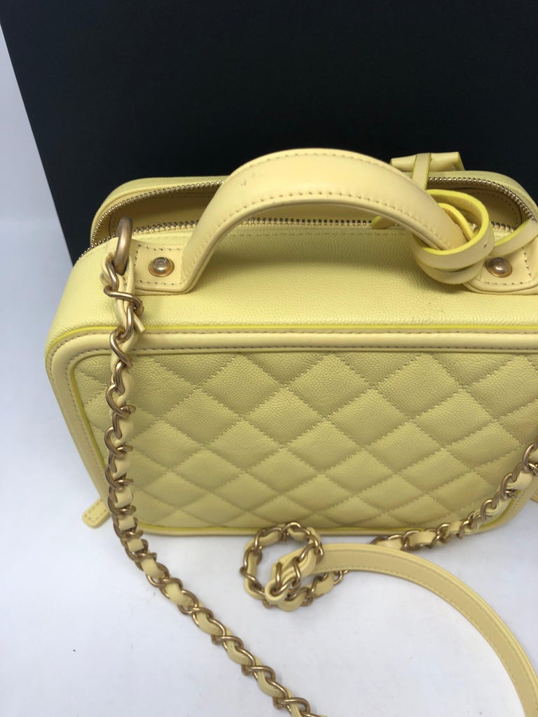 Leather vanity case Chanel Yellow in Leather - 24914006