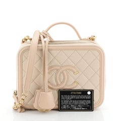 Chanel Vanity-case en filigrane caviar matelassé Moyen