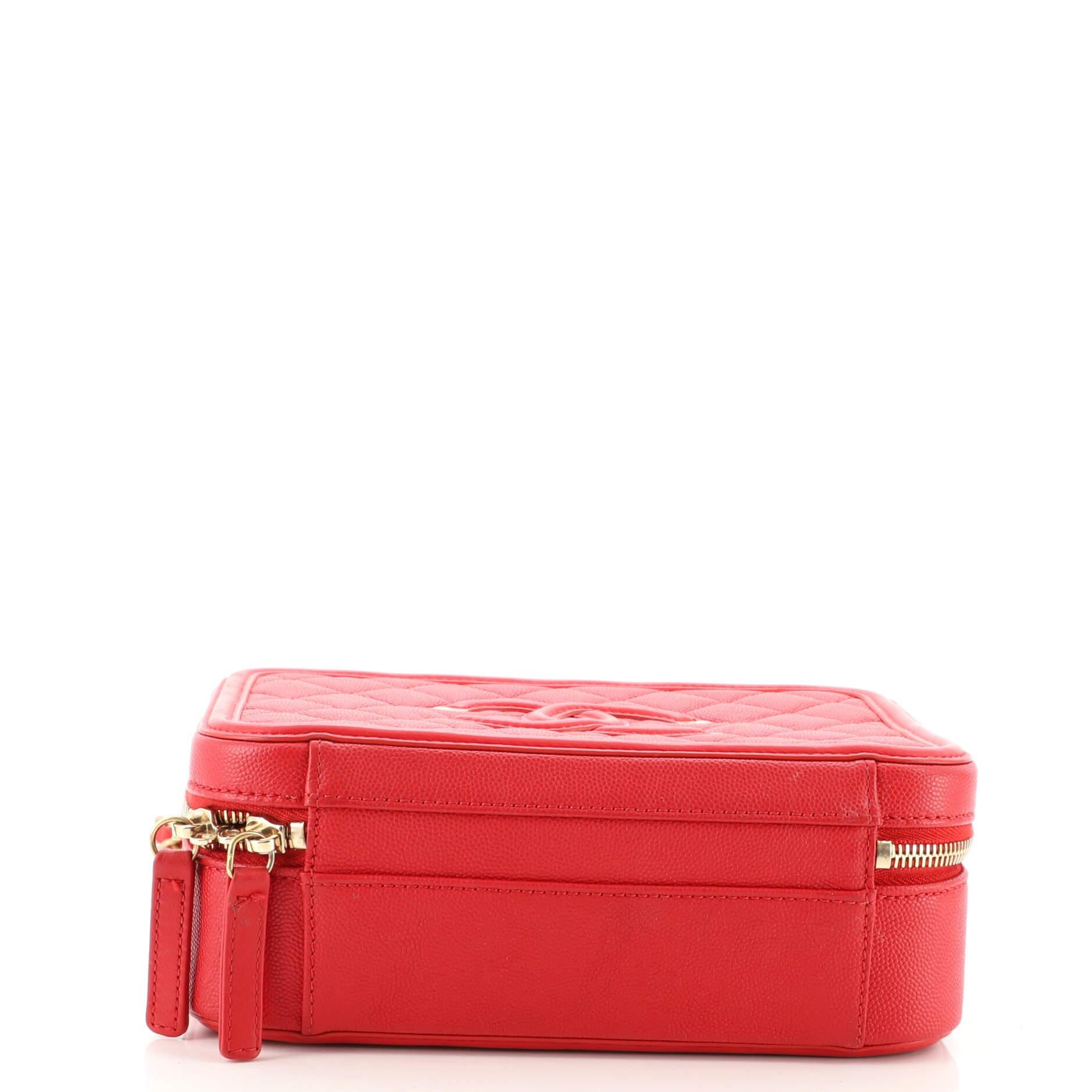 Women's or Men's Chanel Filigree Vanity Case Quilted Caviar Medium