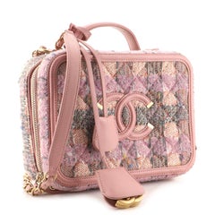 Chanel Vanity Case Filigree en tweed matelassé Moyen