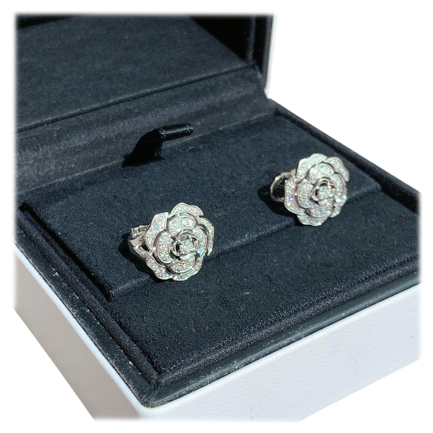 Orecchini Chanel in oro bianco con diamanti in vendita