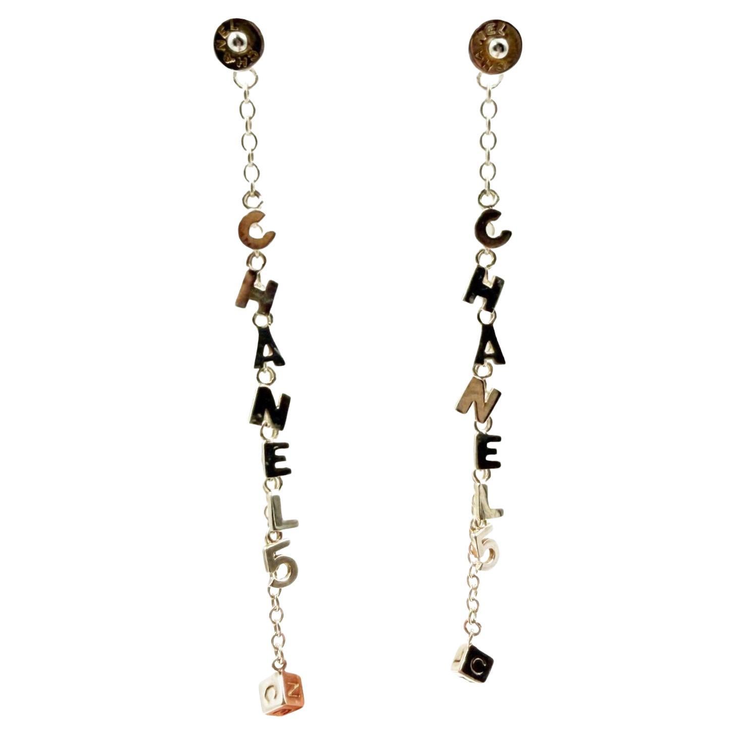 Boucles d
oreilles Chanel en Argent 925 Letter Dice Long Piercing Earrings