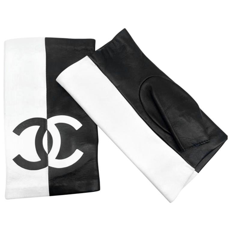 Chanel Fingerless Gloves - Black White leather For Sale