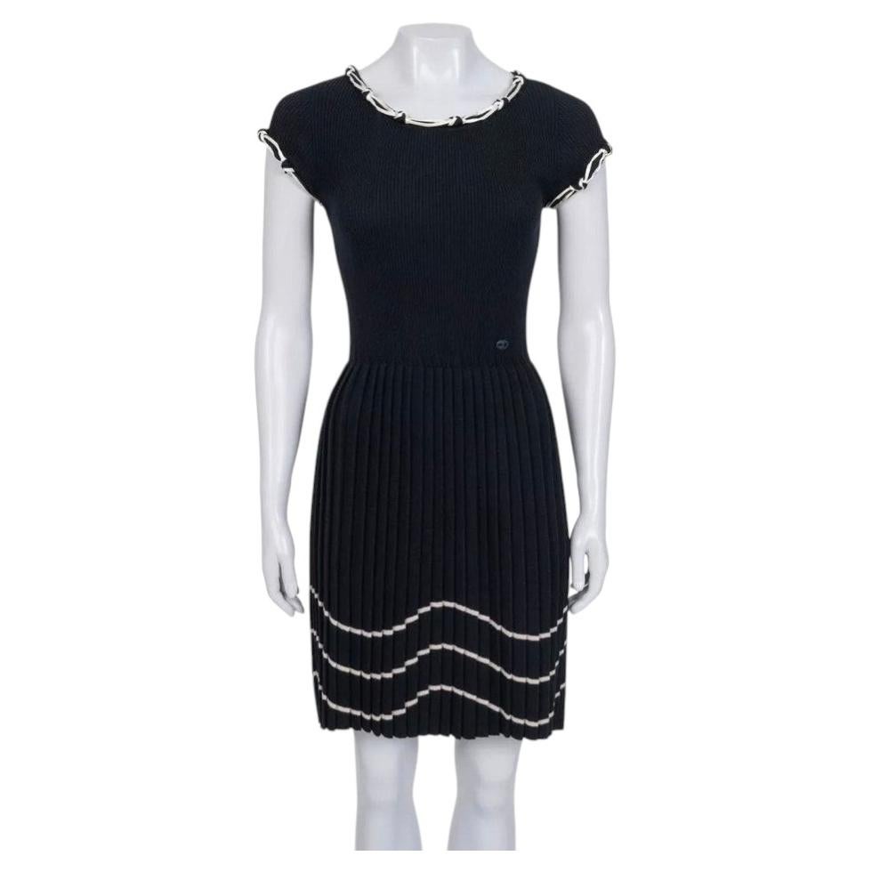 Chanel Fitted Wolle Kleid Schwarz Herbst 2007 Sz.36