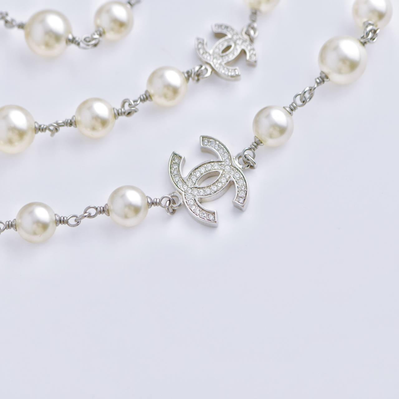 Chanel Five CC Logo Pearl Sautoir Necklace For Sale 1
